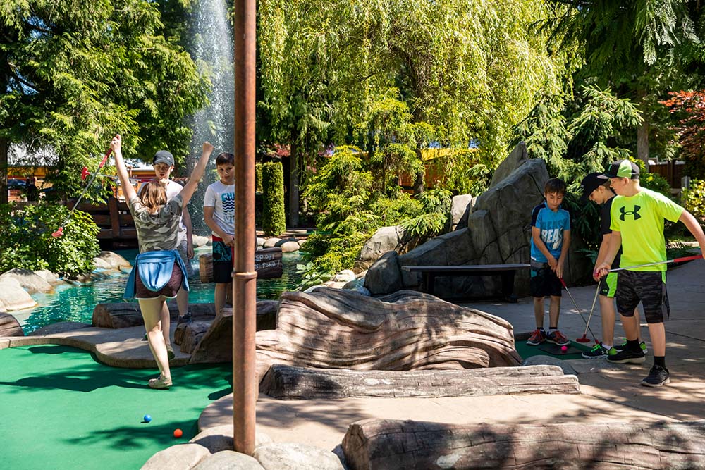 Only a few minutes’ walk to Riptide Lagoon Mini Golf.