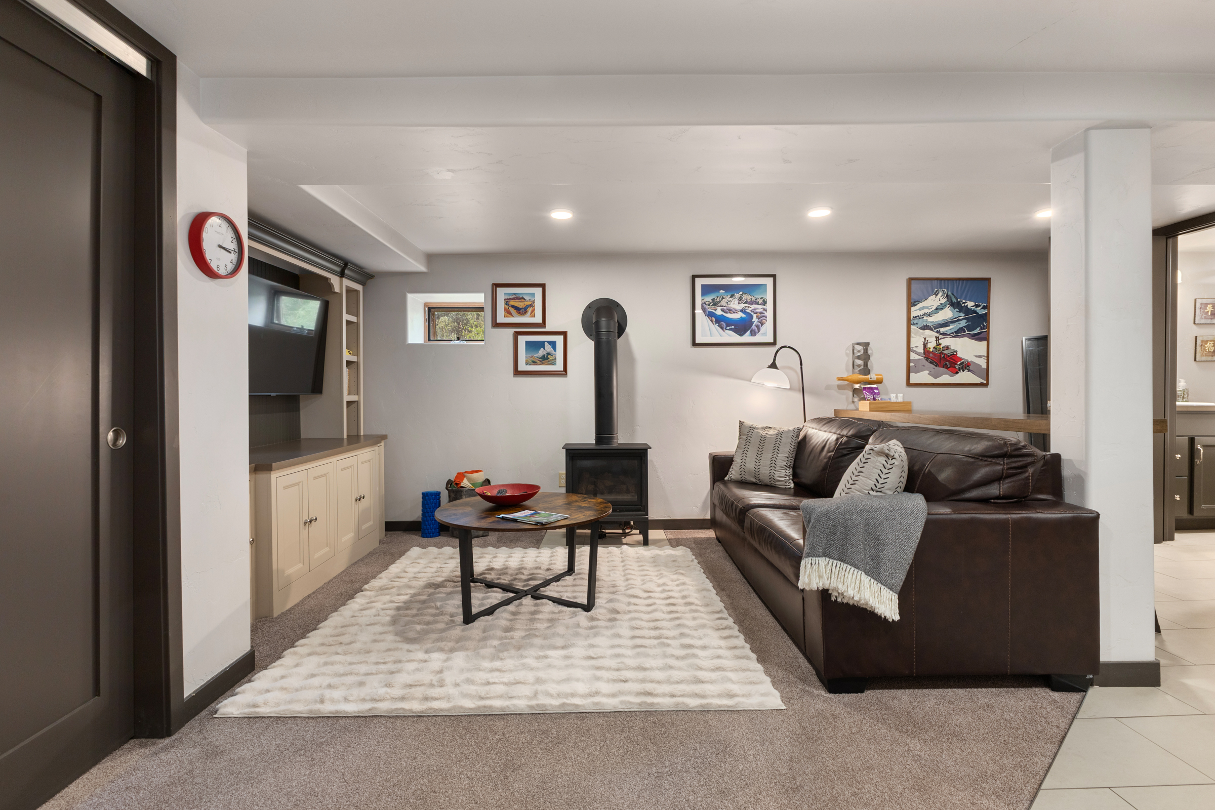 Living Room | Smart TV |  Wood-burning fireplace