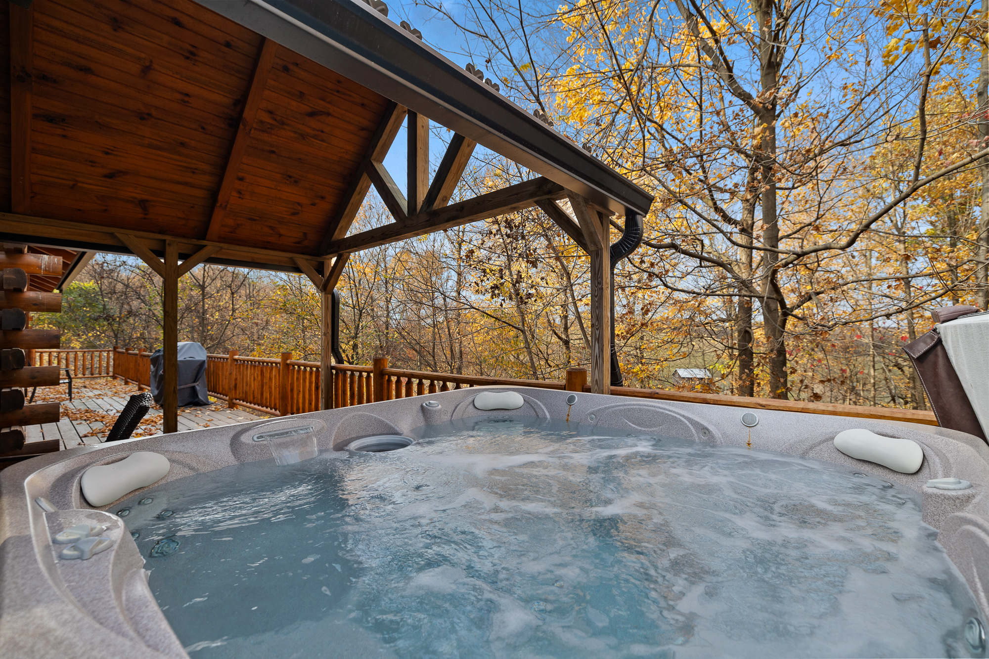 8 Person Hot-Tub