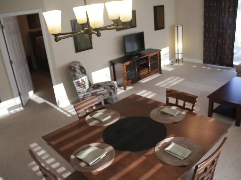 Dining area.
Typical 3 BR unit