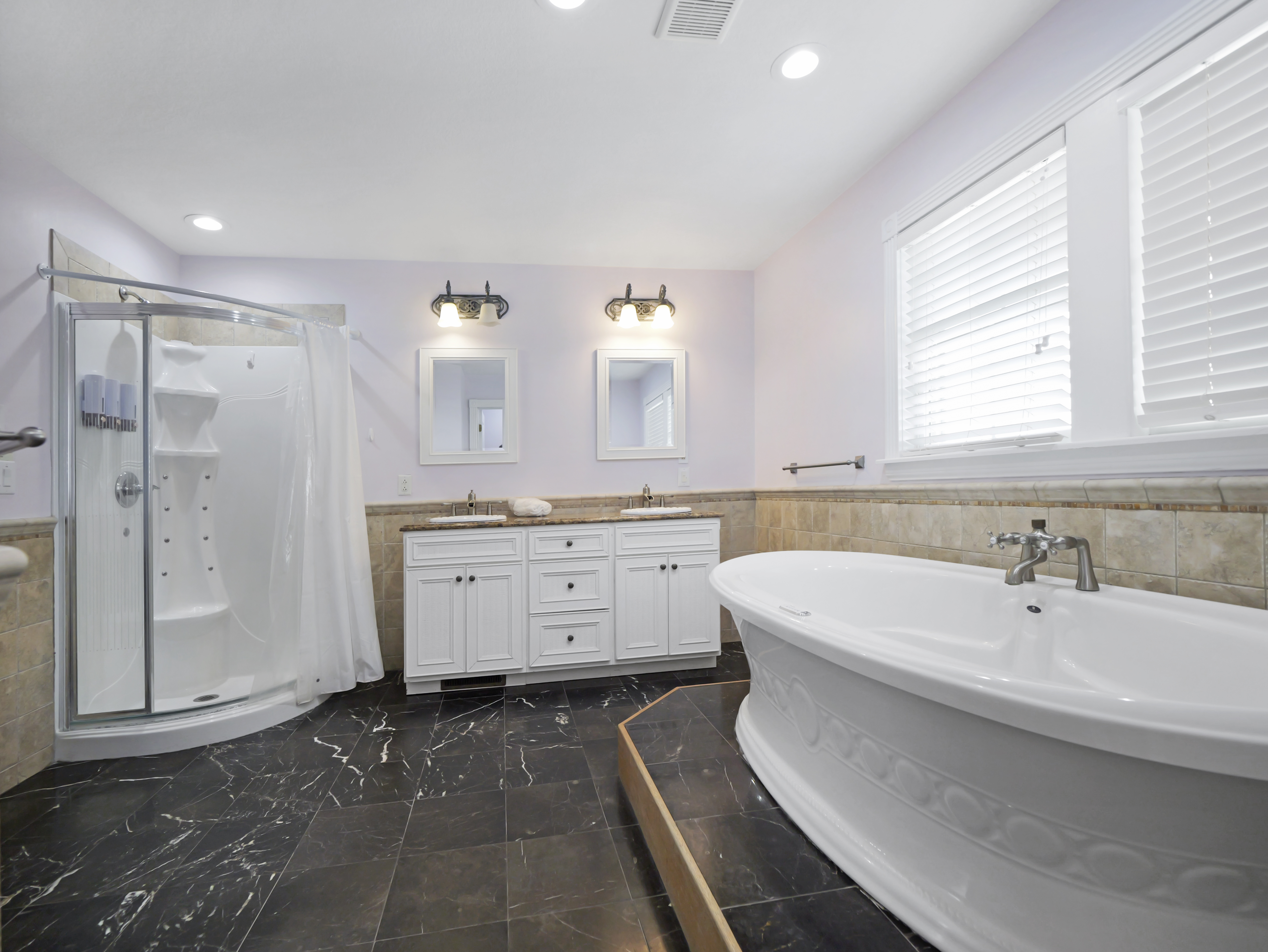 The Hemingway — Full Bath (2)