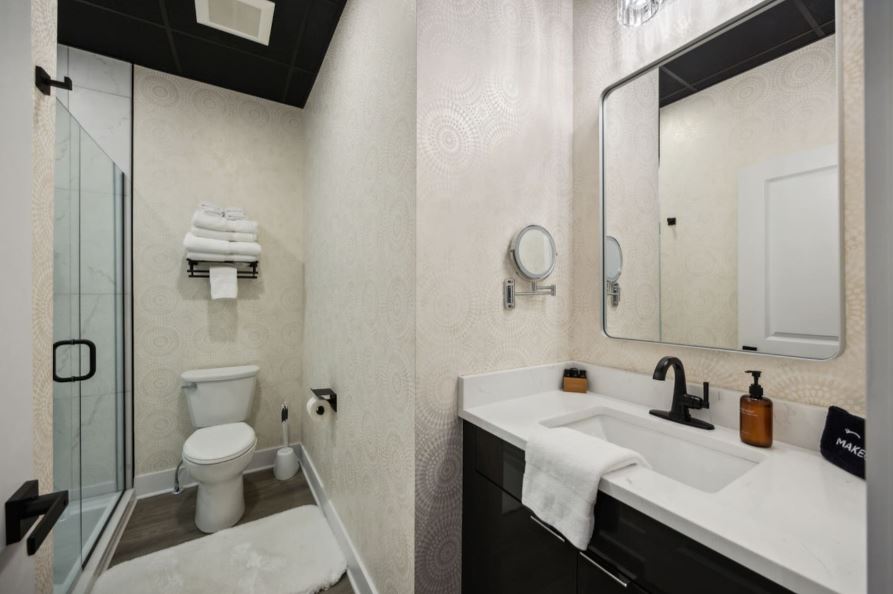 Thunder Over Louisville Suite Bathroom
