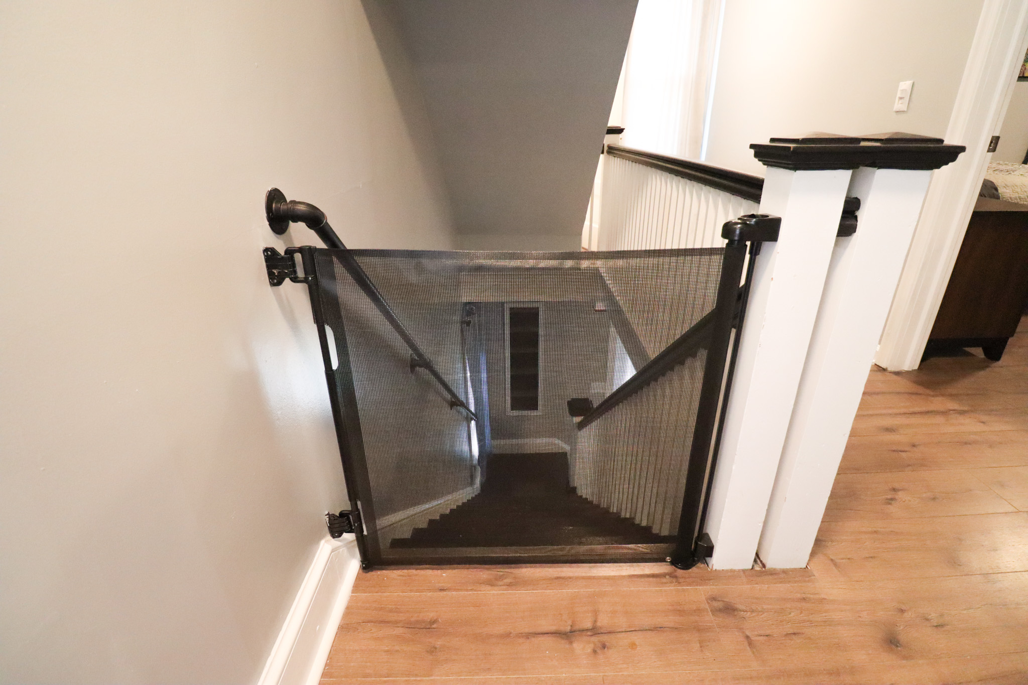 Child gate to lower level