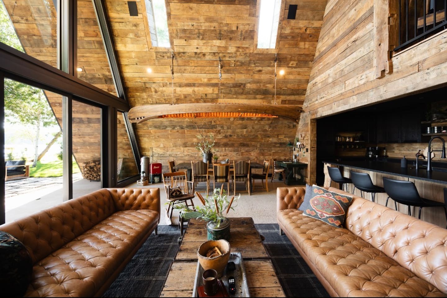 2 leather sofas, oversized coffee table
Open to kitchen & dining