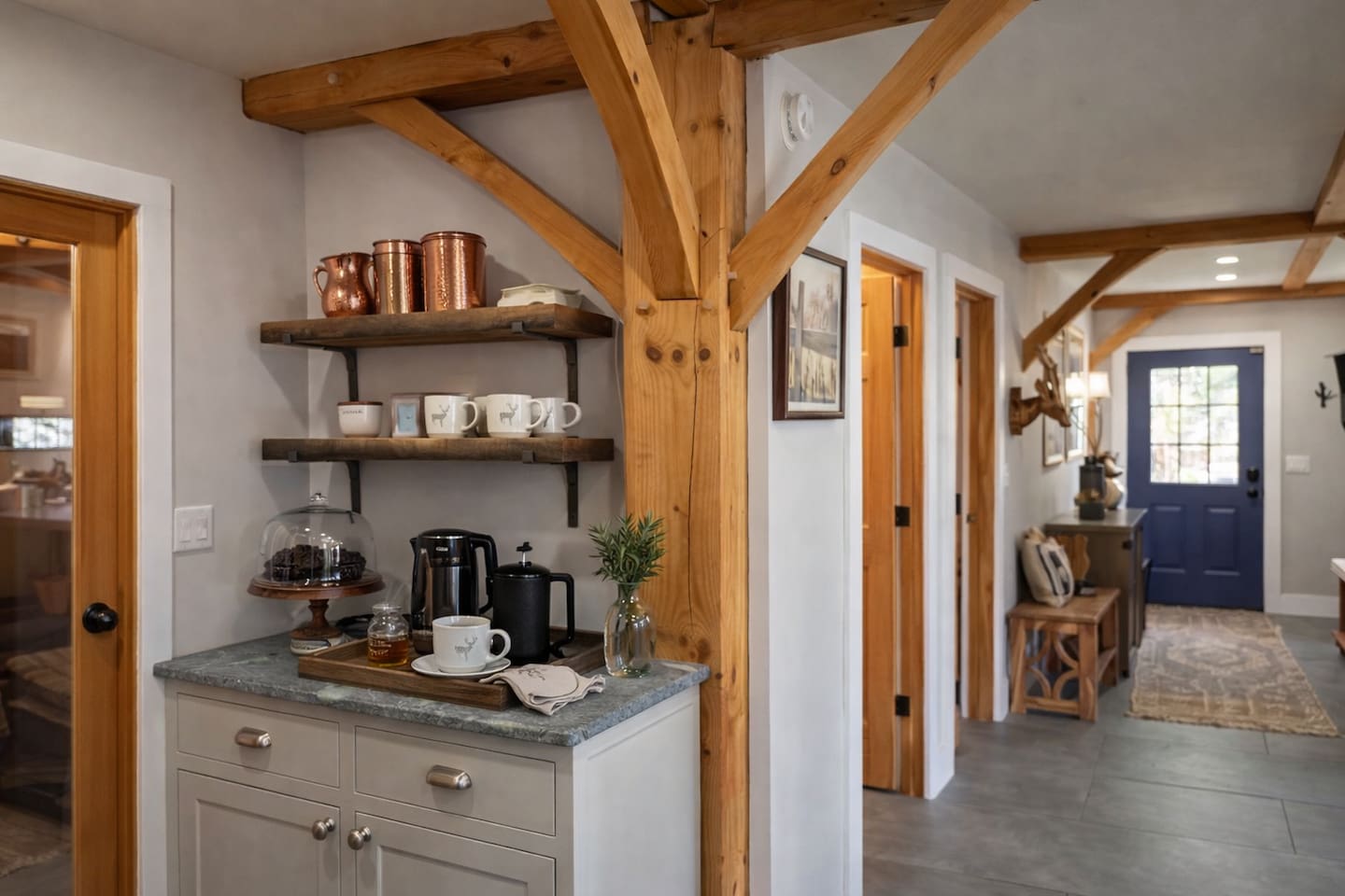 Dedicated coffee and tea bar: perfect for slow mornings or a warm cup before the slopes.