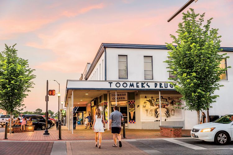 No trip to Auburn is complete without a stop at Toomer’s Corner! Grab a legendary fresh-squeezed lemonade from Toomer’s Drugs, snap a photo by the famous oaks, and if Auburn wins, experience the beloved tradition of rolling Toomer’s!