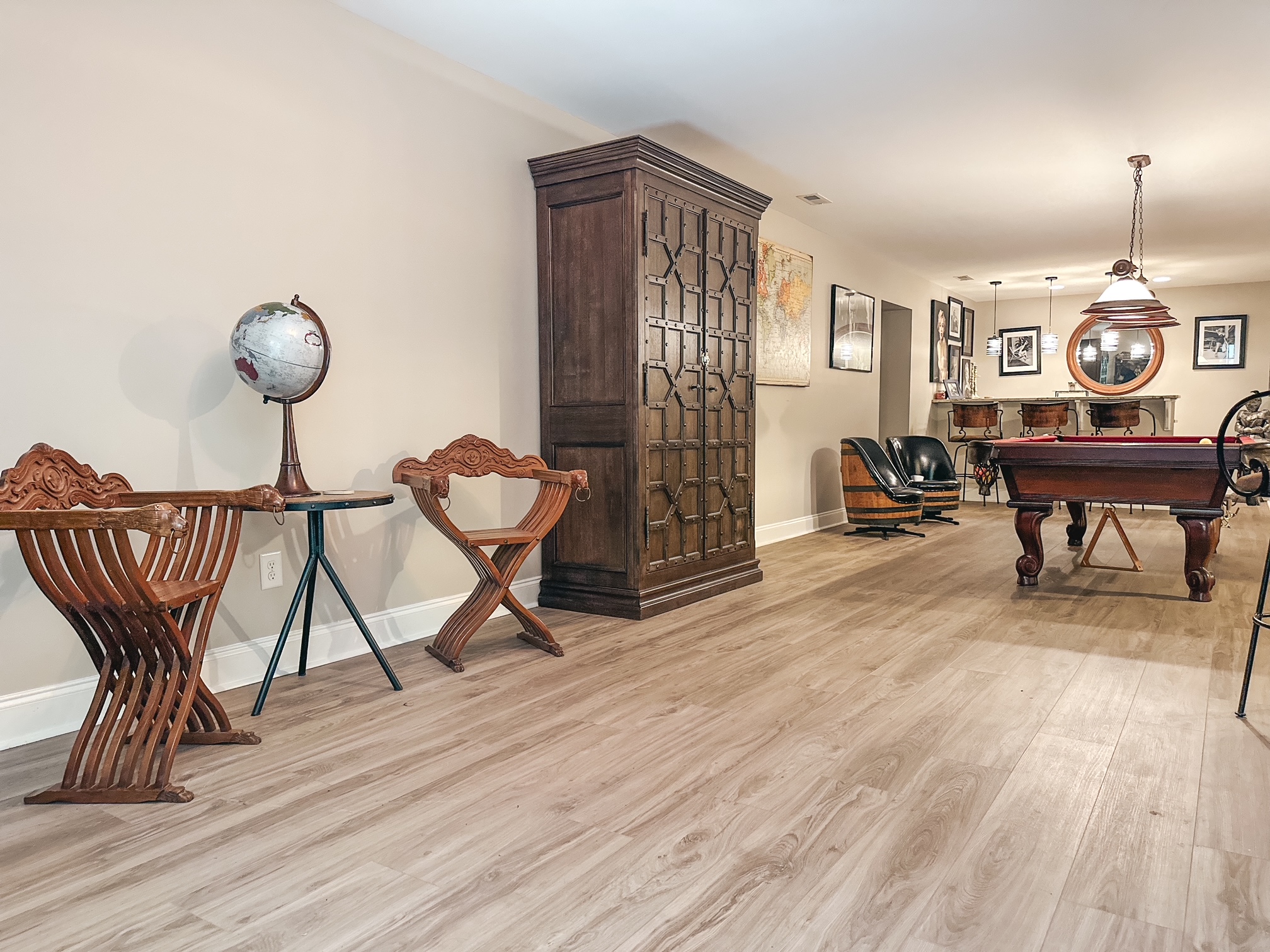 Basement/ Pool Table room