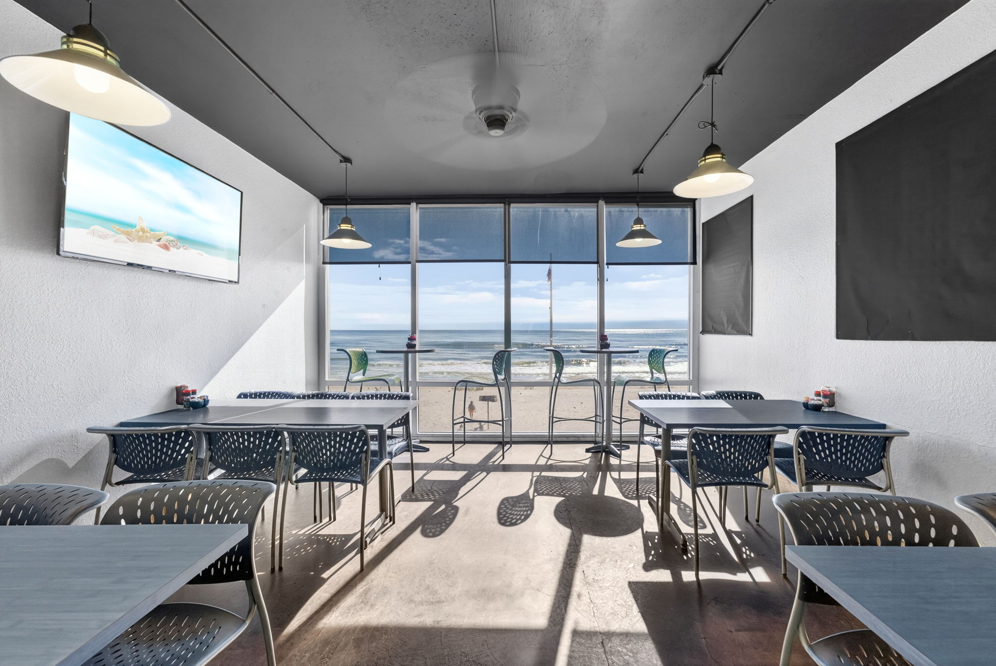 Onsite Waves Bar & Restaurant