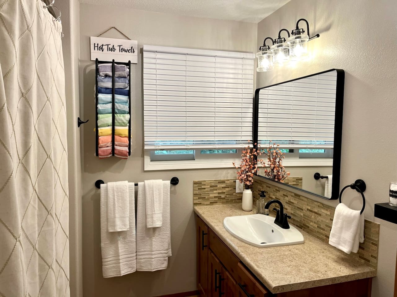 Main Level Common Bathroom with Hot Tub Towel Rack