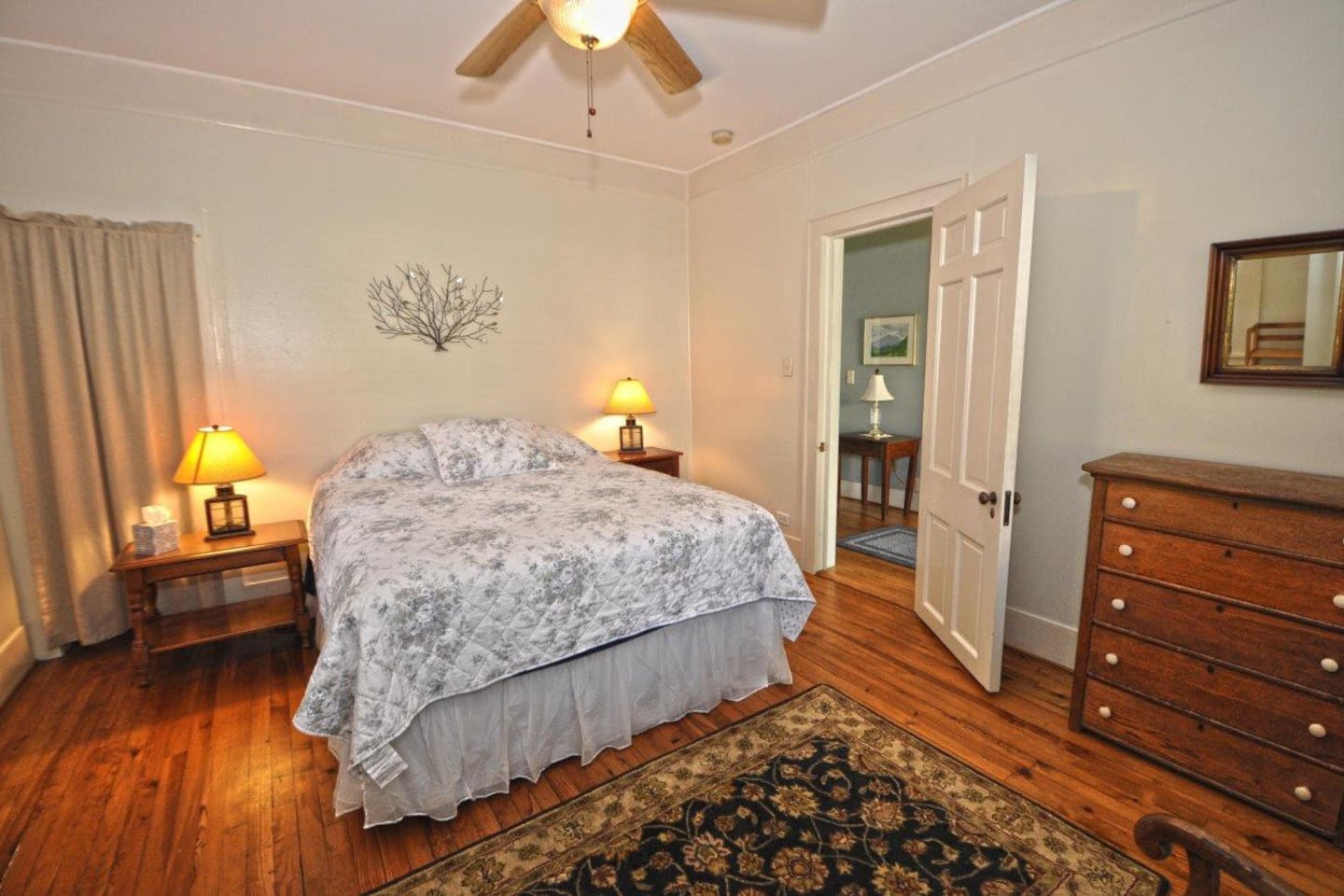 Downstairs bedroom with queen size bed