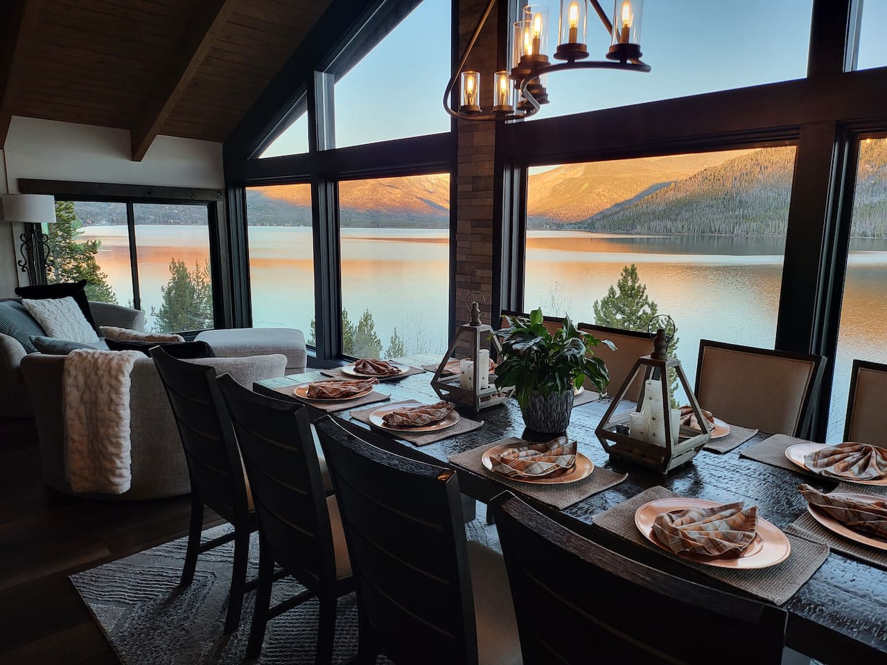 Lakeside dining at sunset never disappoints!