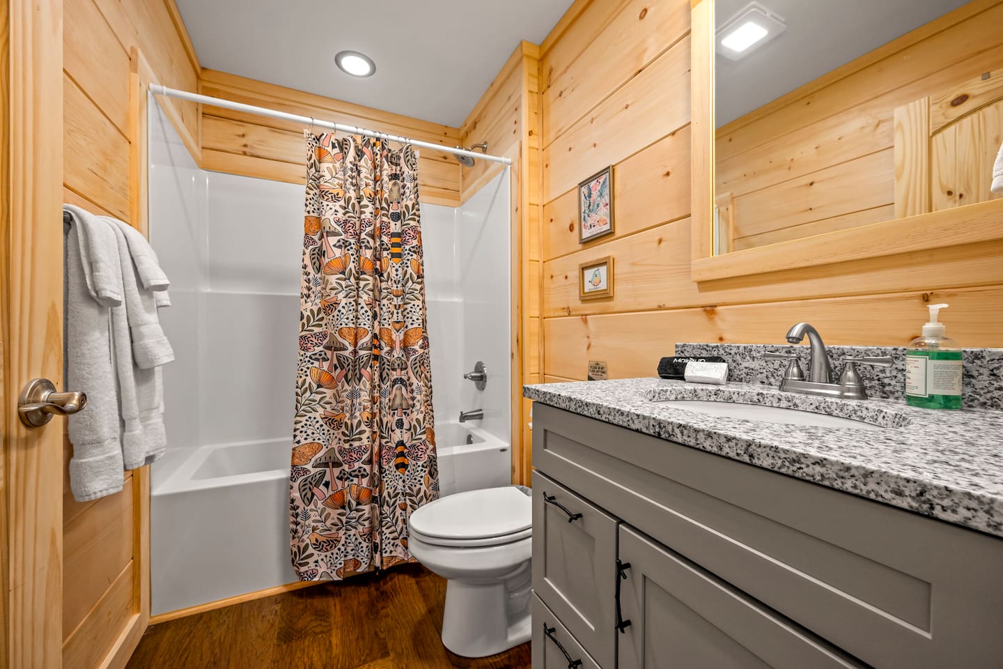 Full bathroom #2