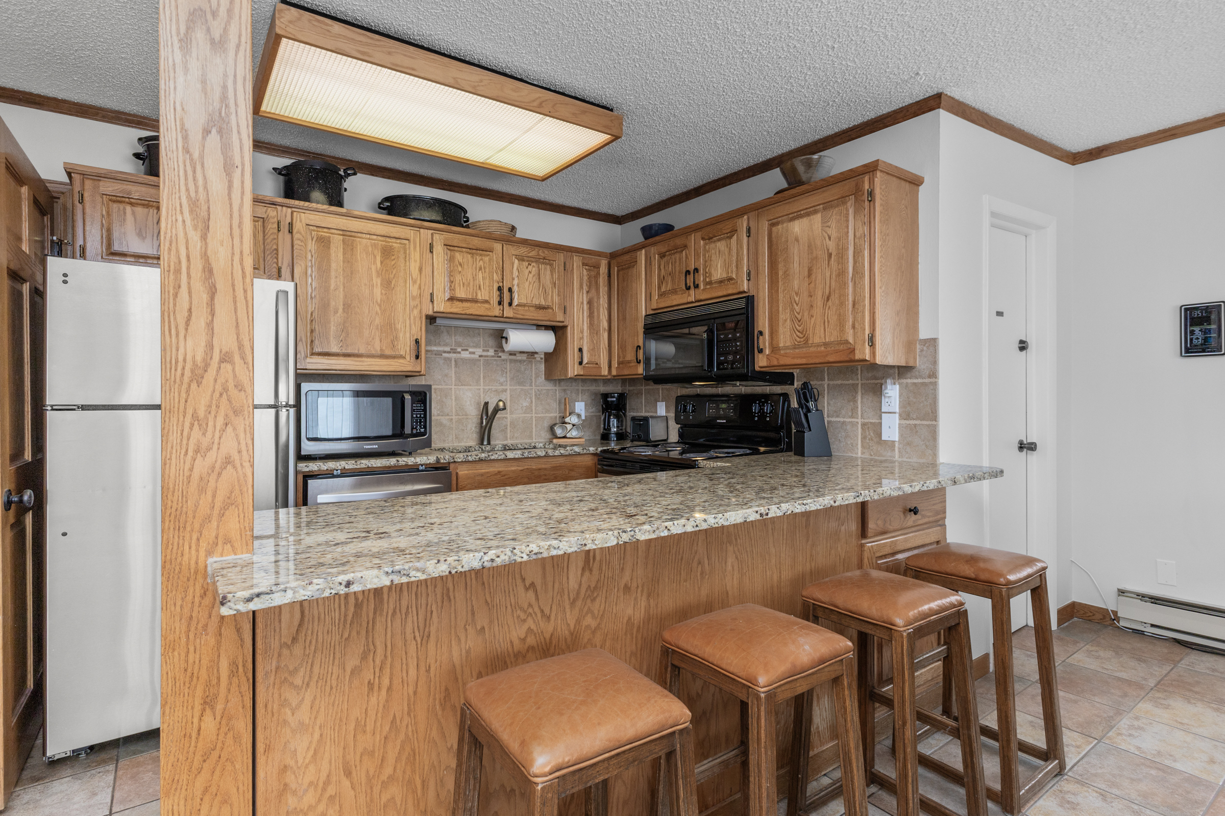 Kitchen | Breakfast Bar for 4