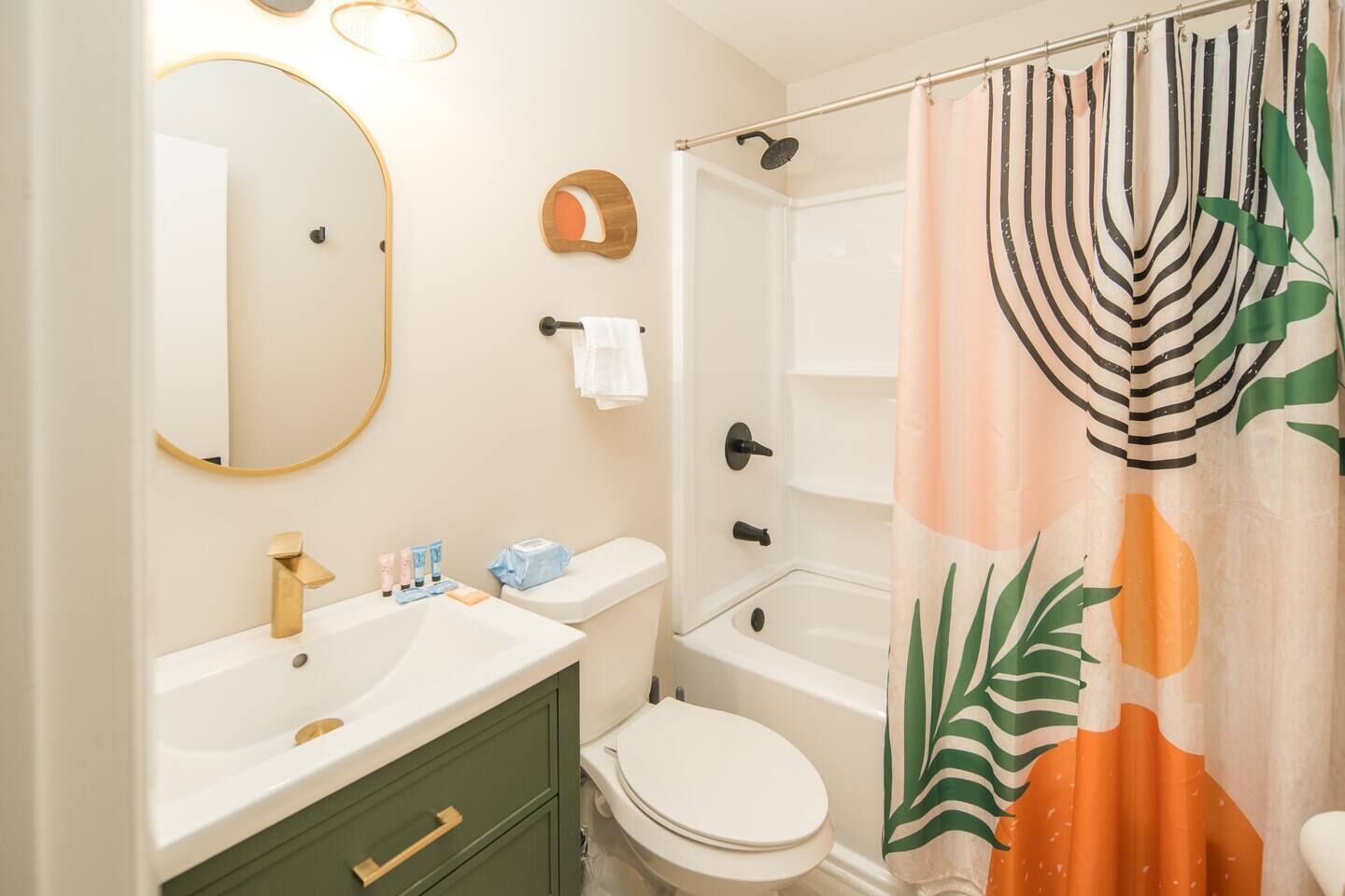 Unit 6: Full Bathroom (2 of 2) Bed & Bath Linens Provided