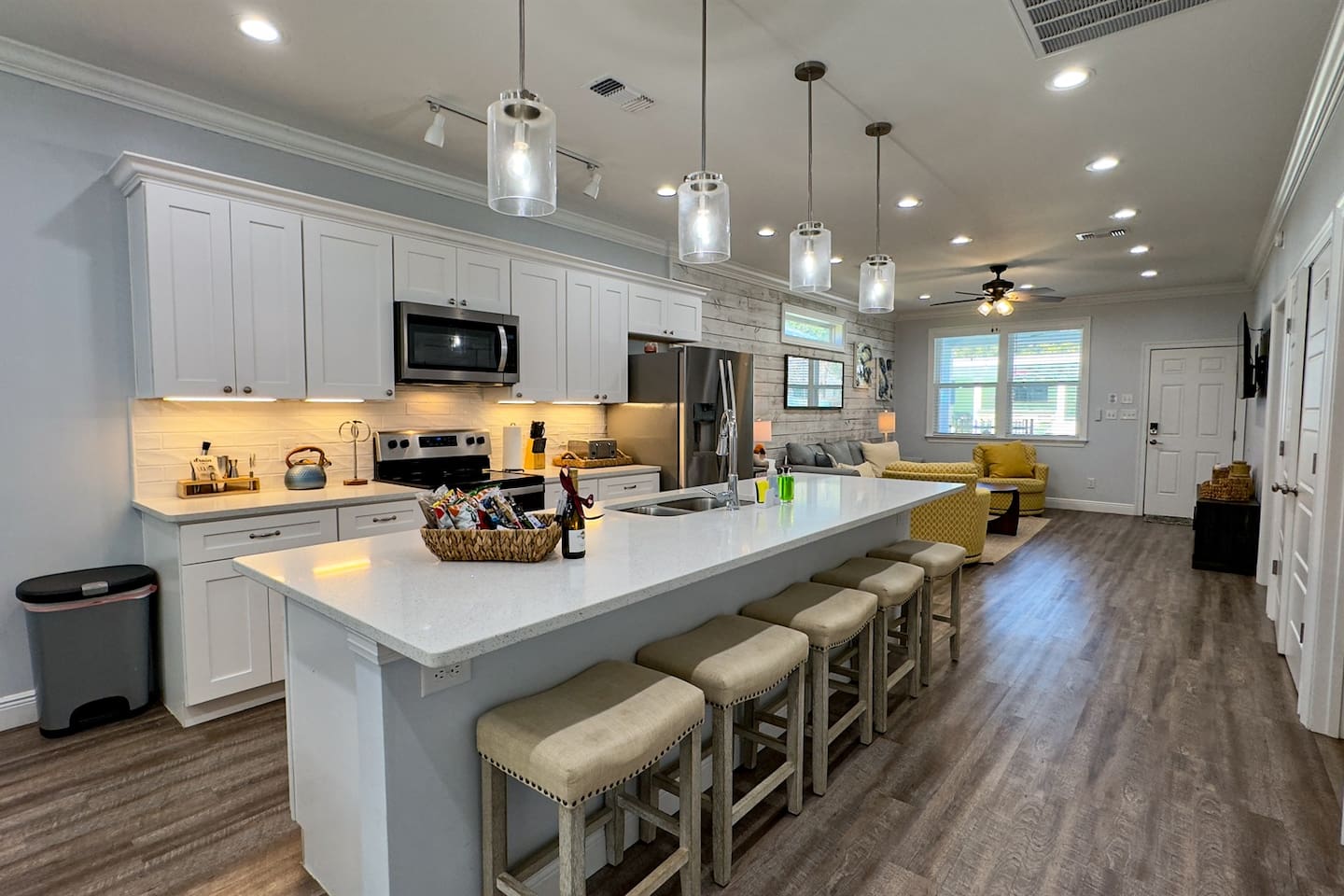 Cook, dine, and relax—all in one bright, modern space.