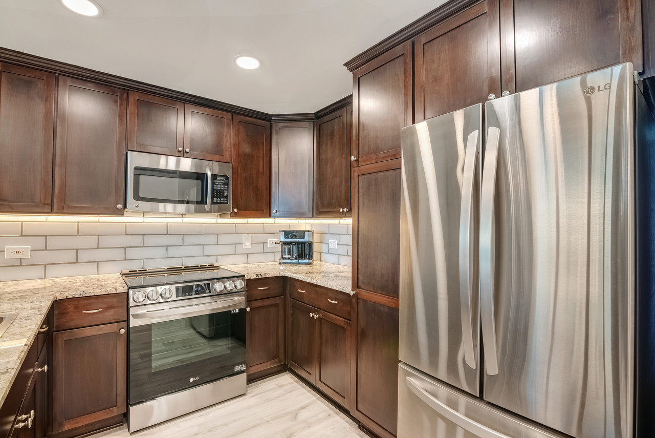 Fully stocked kitchen with new stainless appliances...