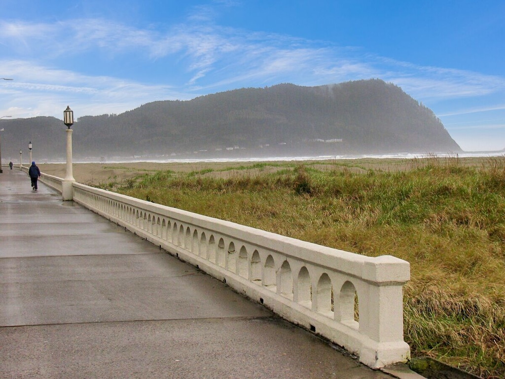 It's 5 minute walk to downtown Seaside from our house.