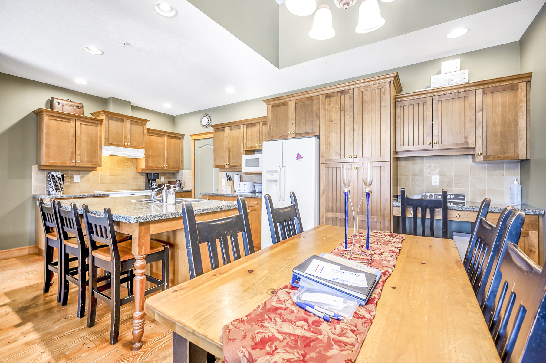 Dining and Island seating
