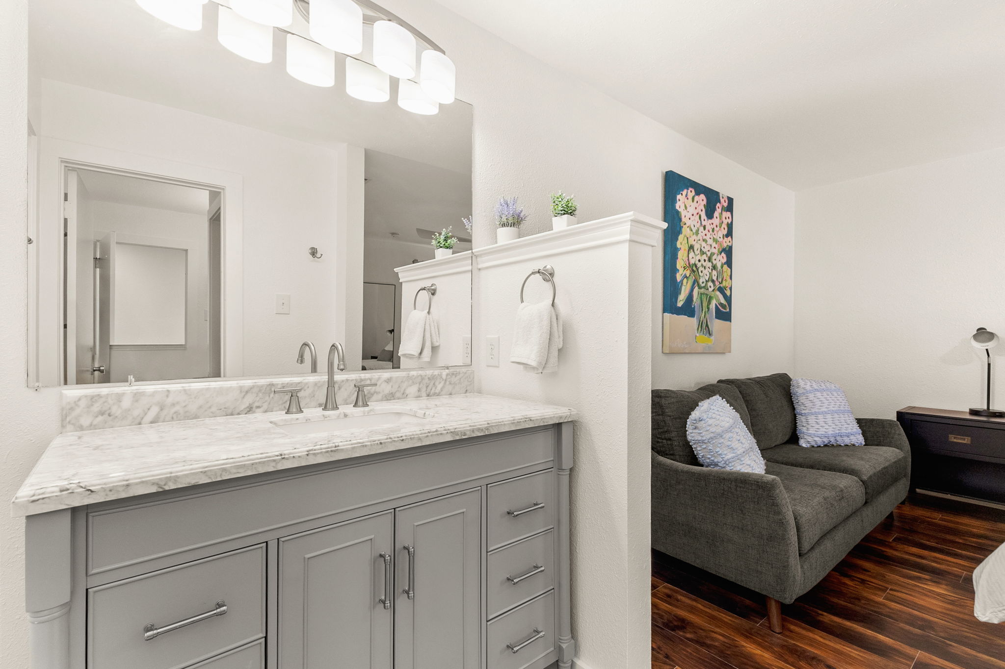 Guest bathroom with two separeate vanities and contemporary tile