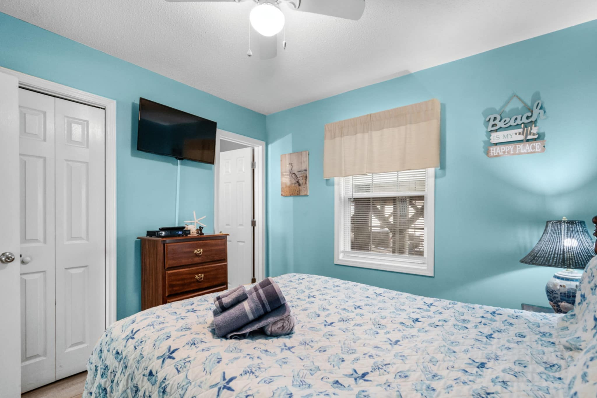 TV, closet and en-suite bath