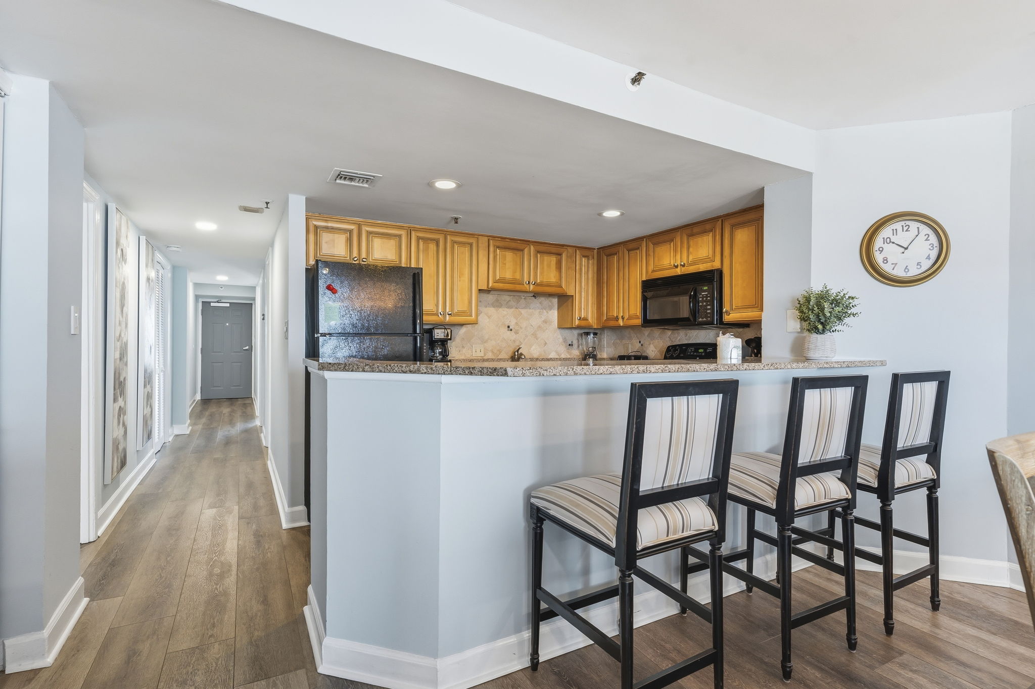 Breakfast bar with stools beside the kitchen