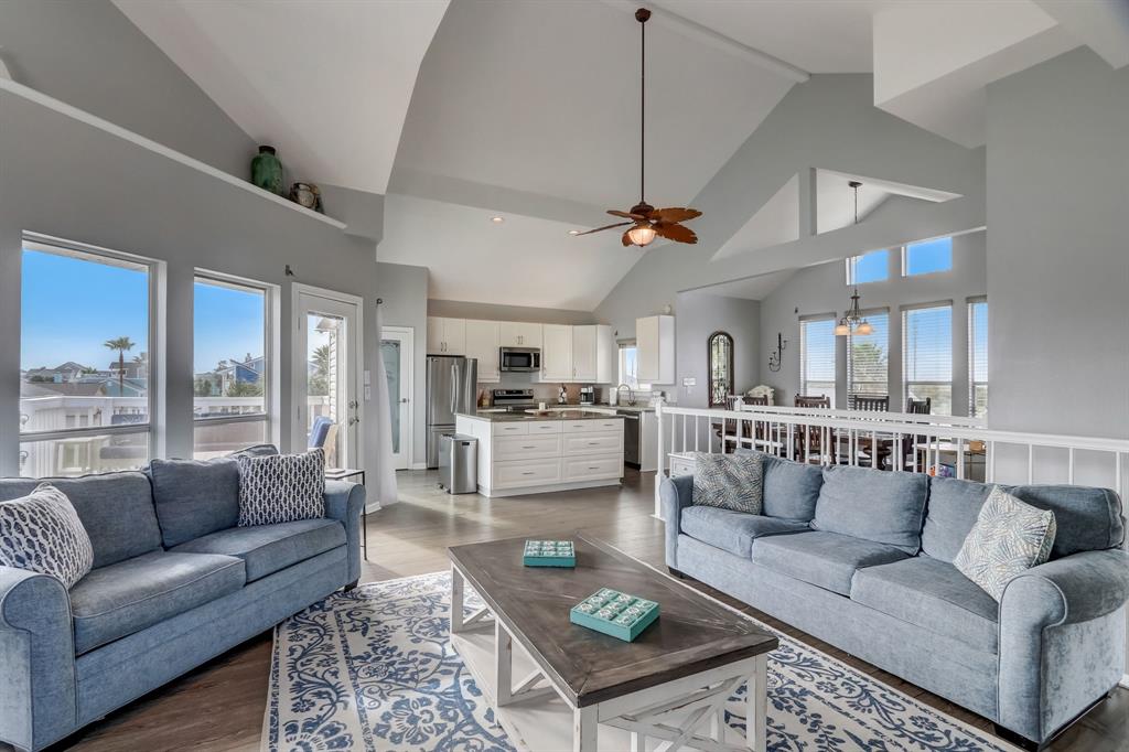 1bdd19cf4a8f4914b32dba0f4d4f58fb | Beachhouse | Texas | TX | Vacation Homes | Galveston | Crystal Beach | Kokomo | Breezy Days | Beachfront Elegance | Sunrise Serenity | Southern Sands Property Management, LLC