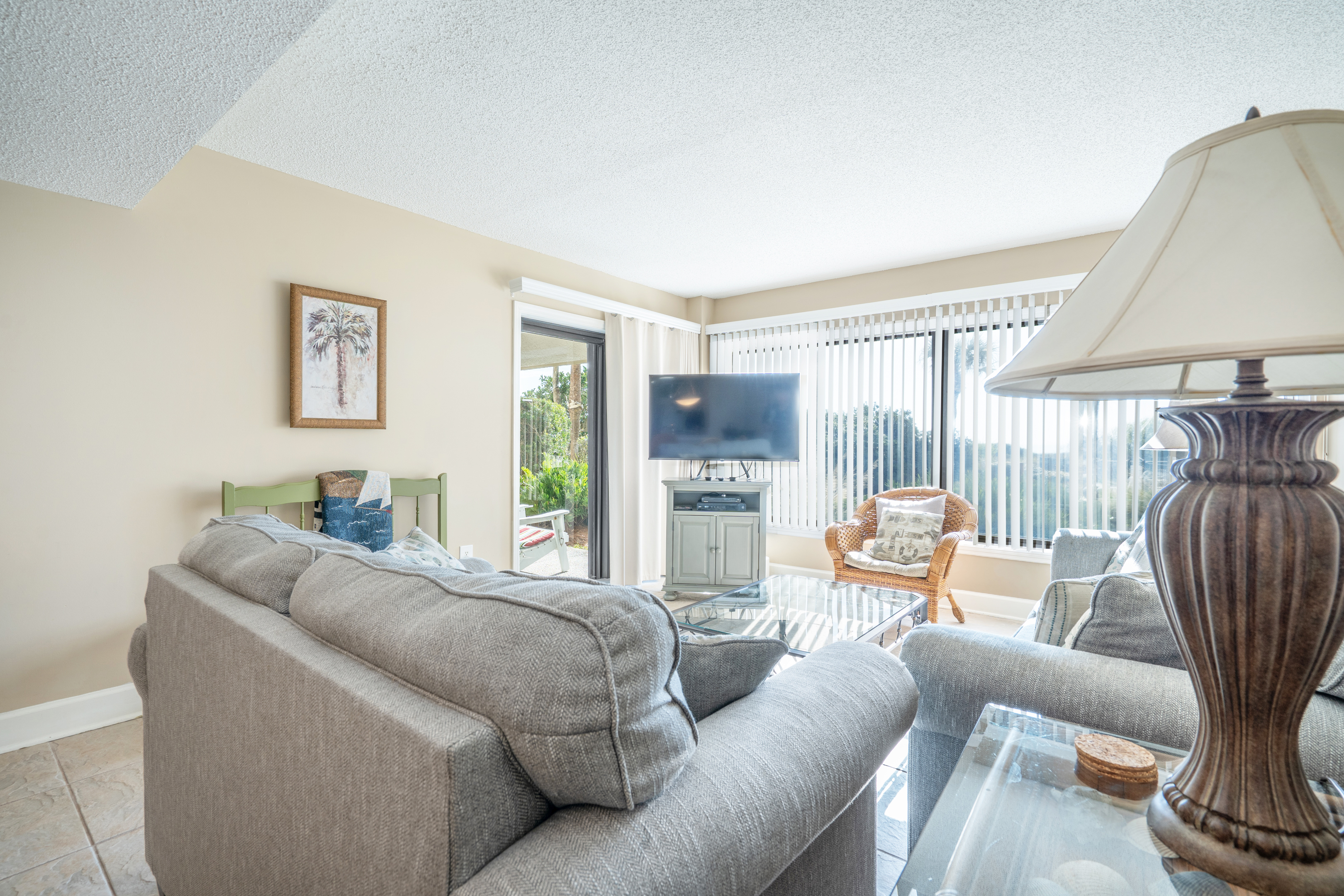 BRIGHT, SUNNY SPACE!