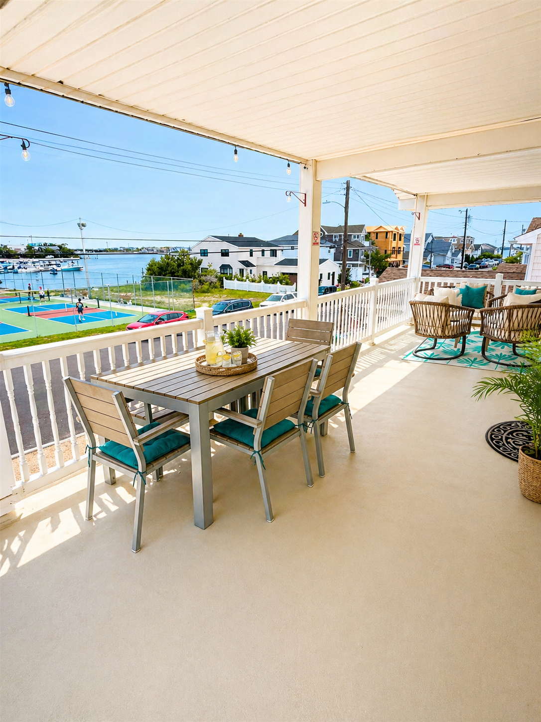 Outdoor covered porch: Upper floor
