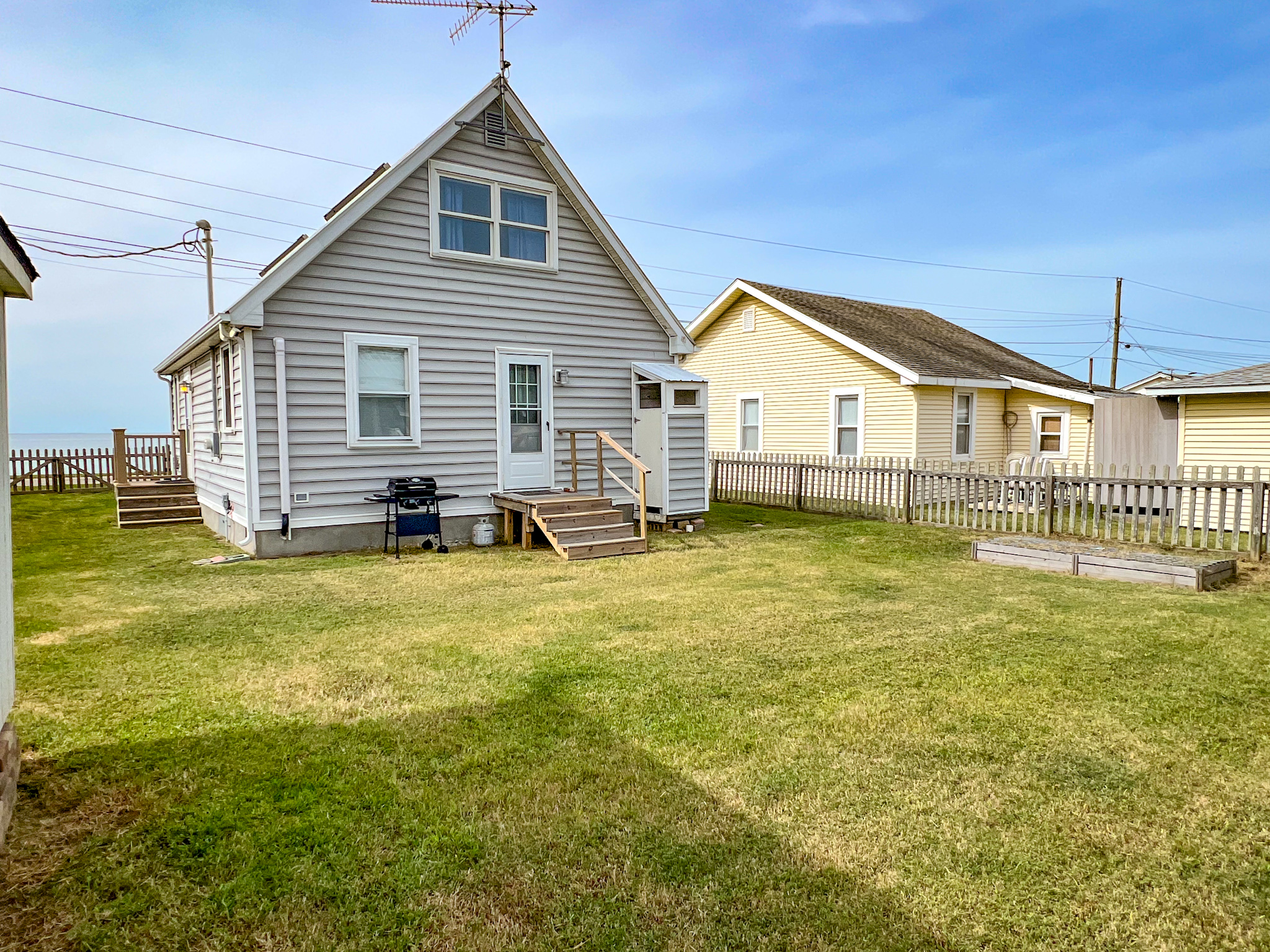 Entire private cottage and fenced-in yard!