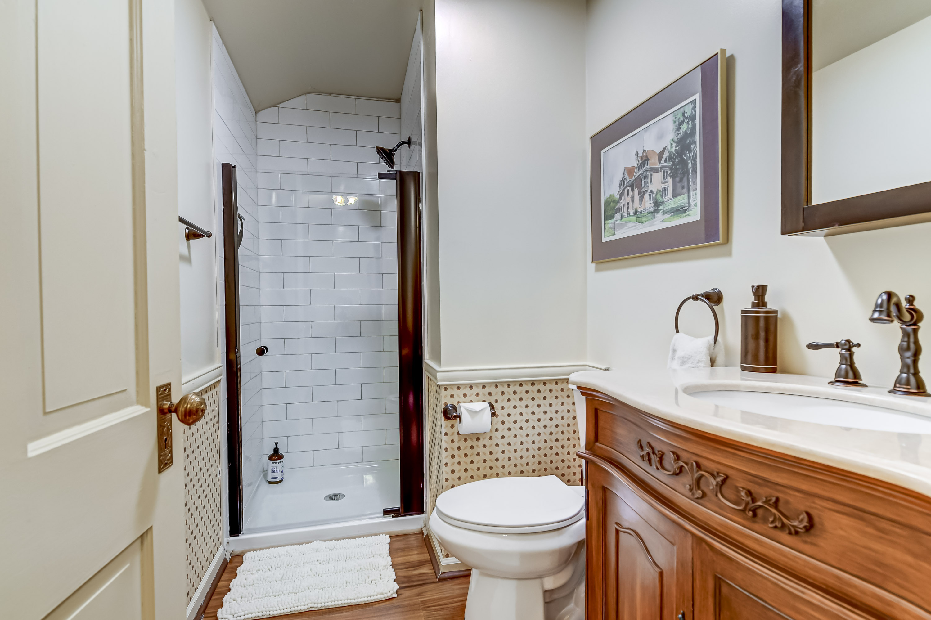 The Bressmer Carriage House - Upstairs Bathroom