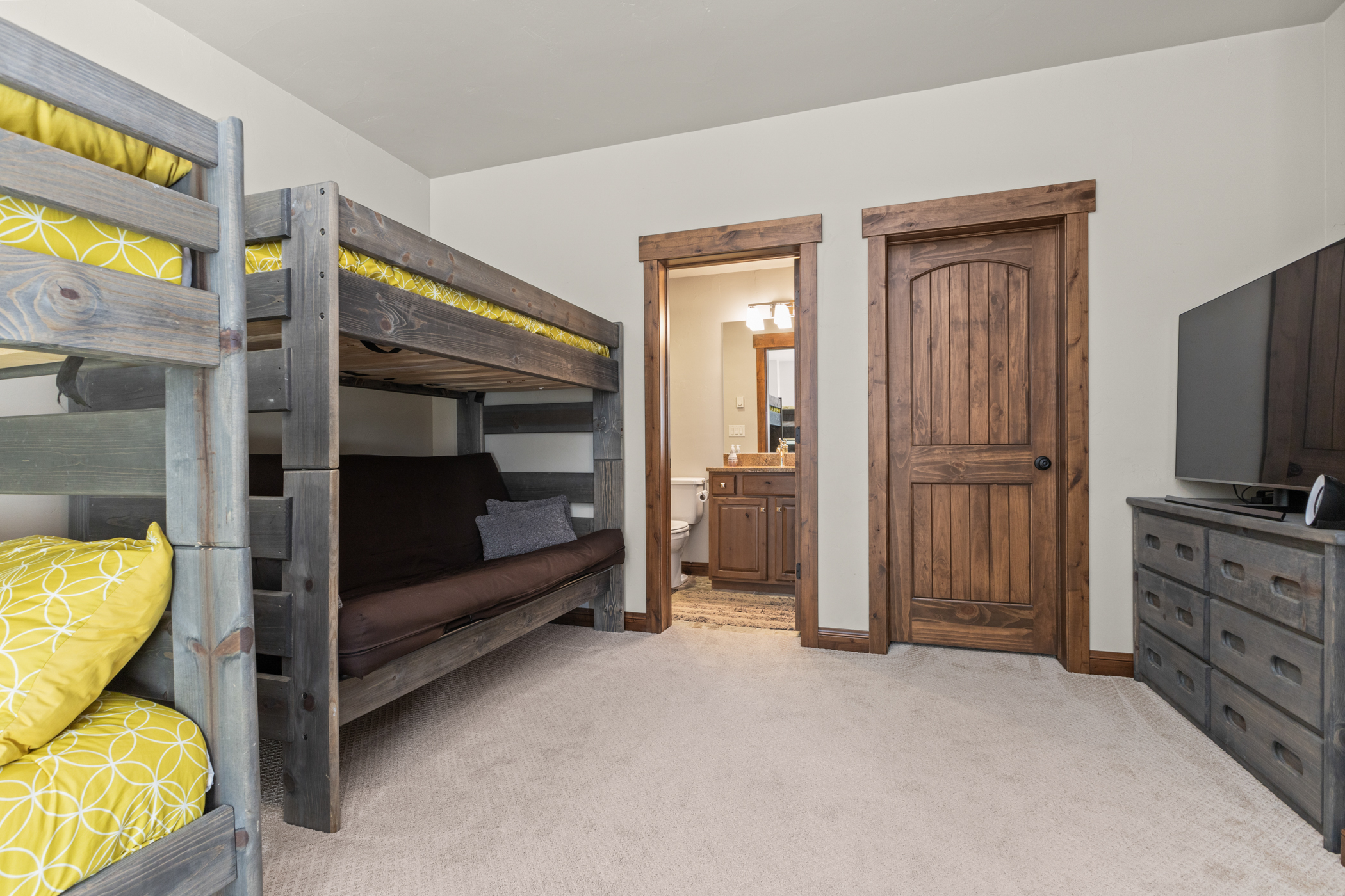 Lower Level - Queen over Queen, Full over Futon