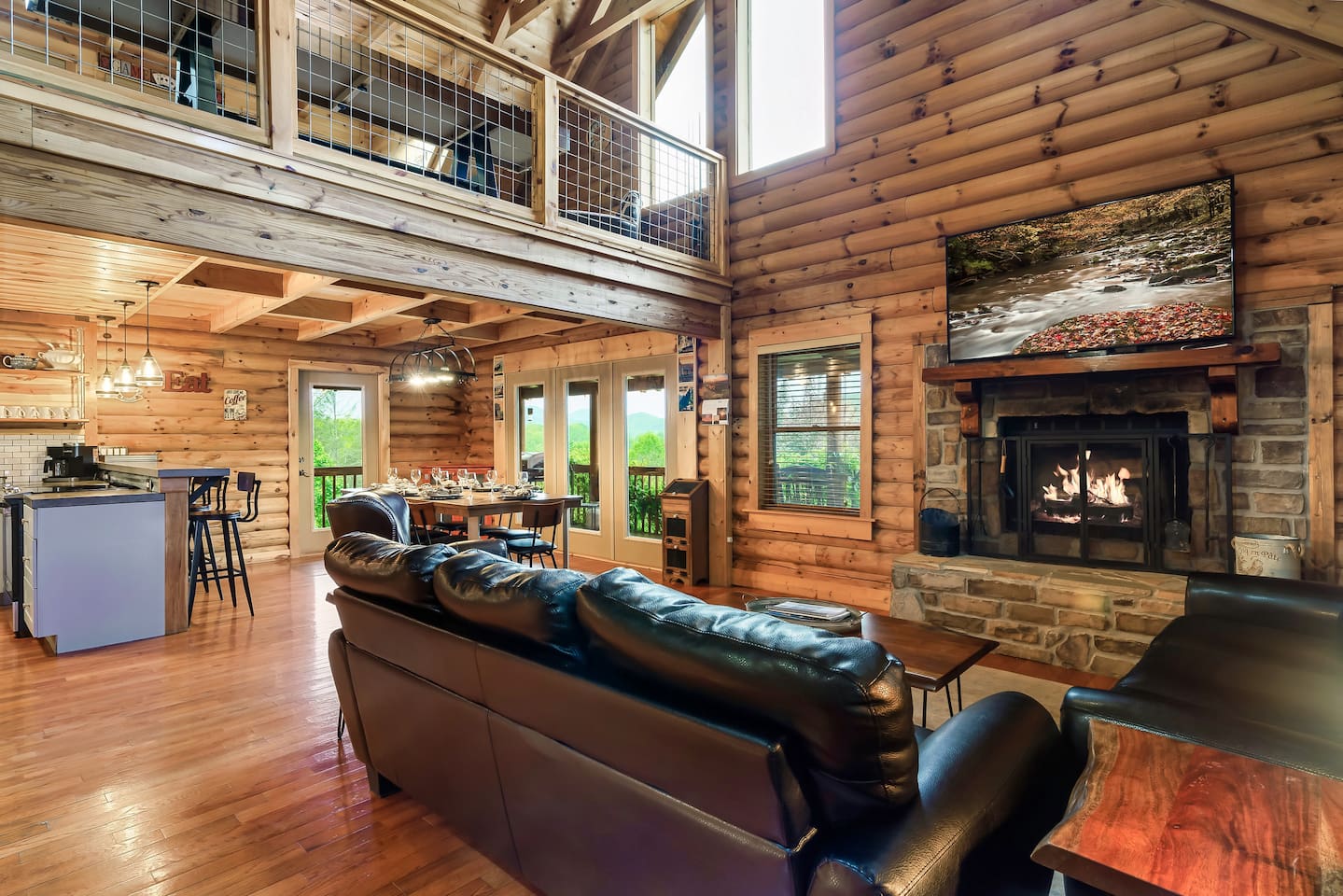 living /dining area from the door