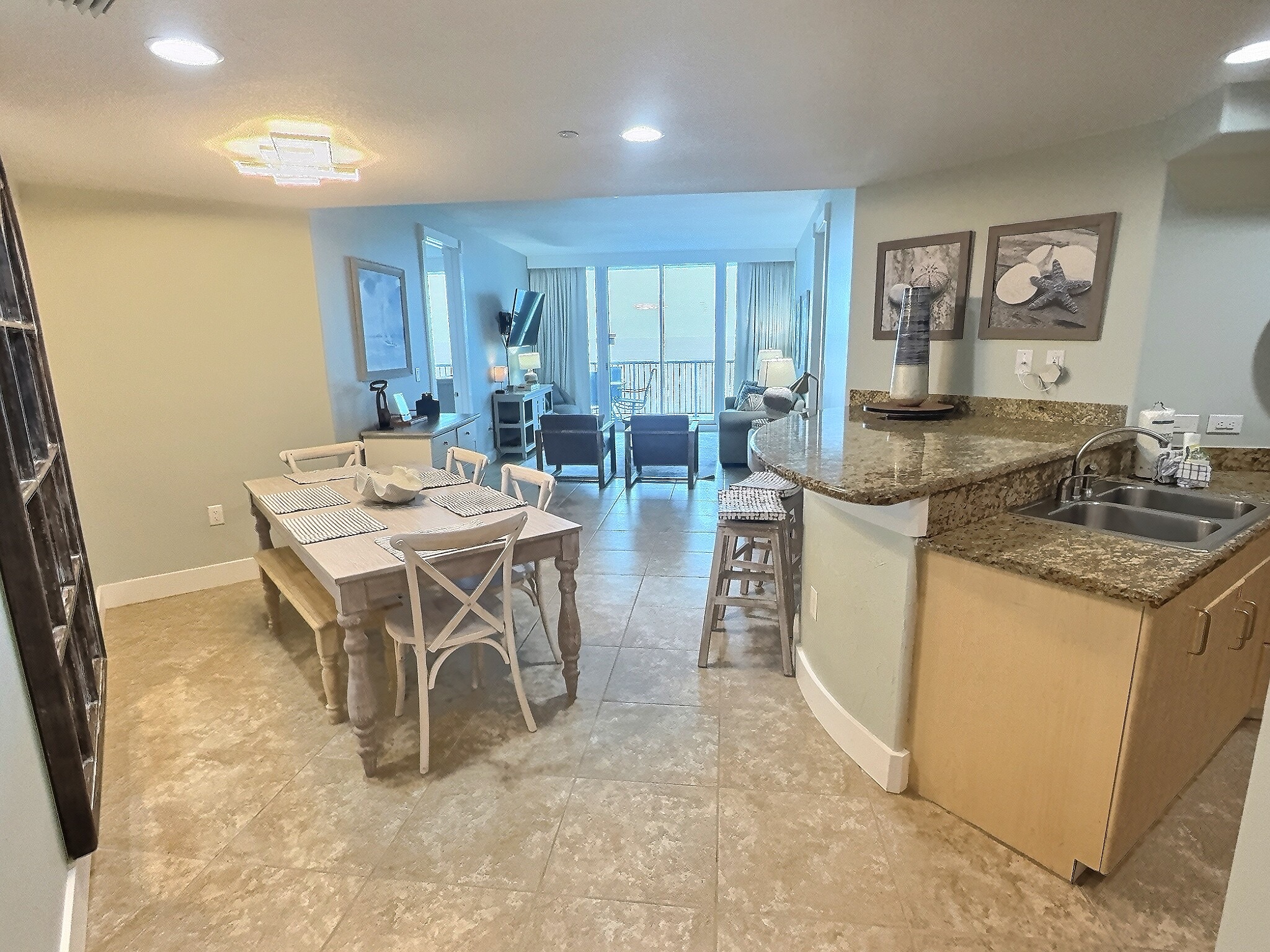 Dining/Kitchen
