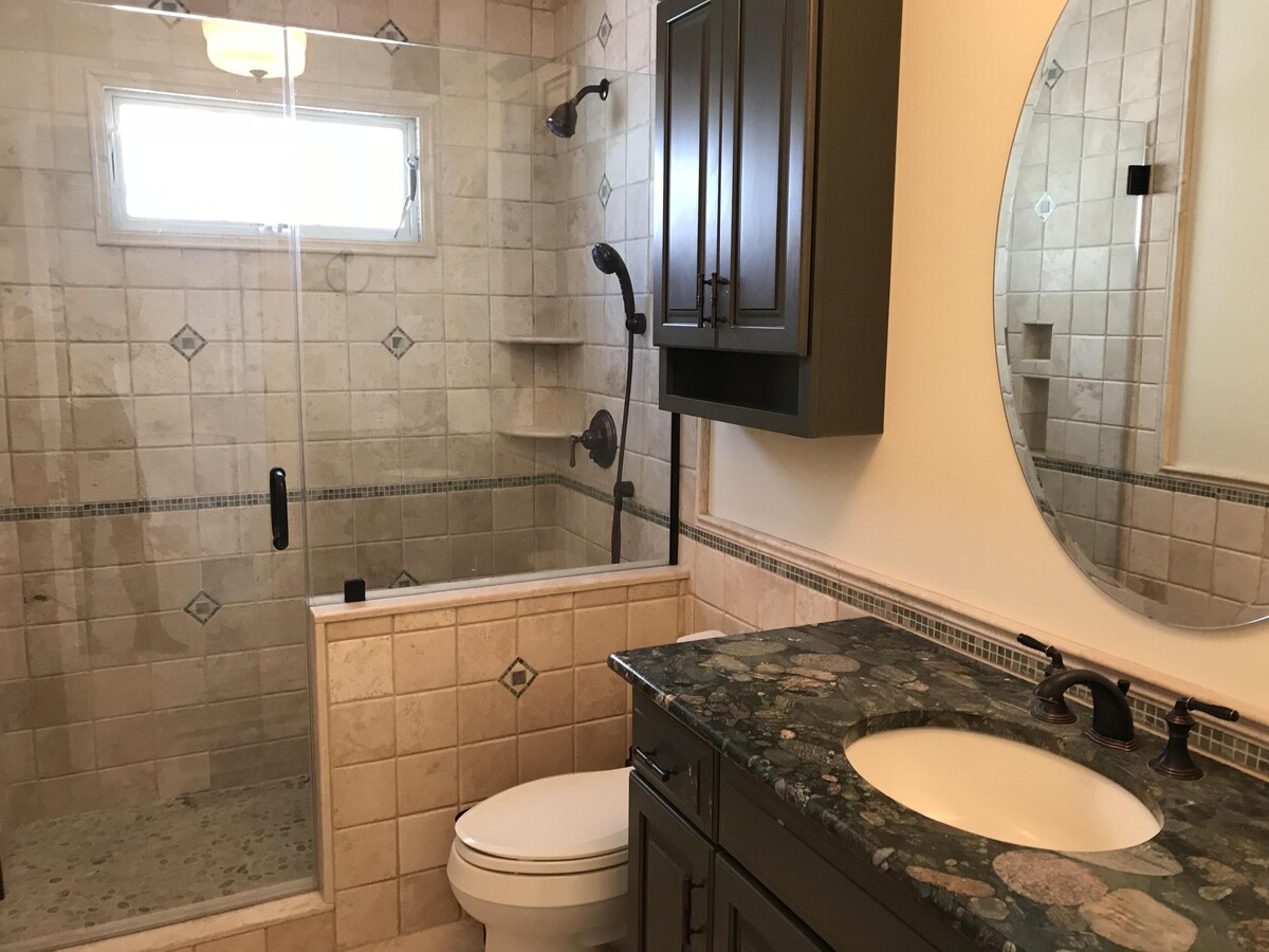 Full bath attached to Jr. Master suite
