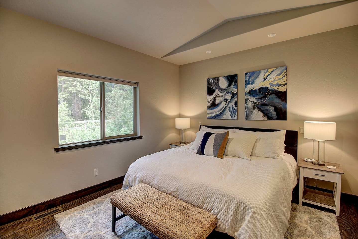 Wake up to forest views, with a plush king bed and abstract art. Warm lighting make this retreat as functional as it is beautiful & peaceful.
