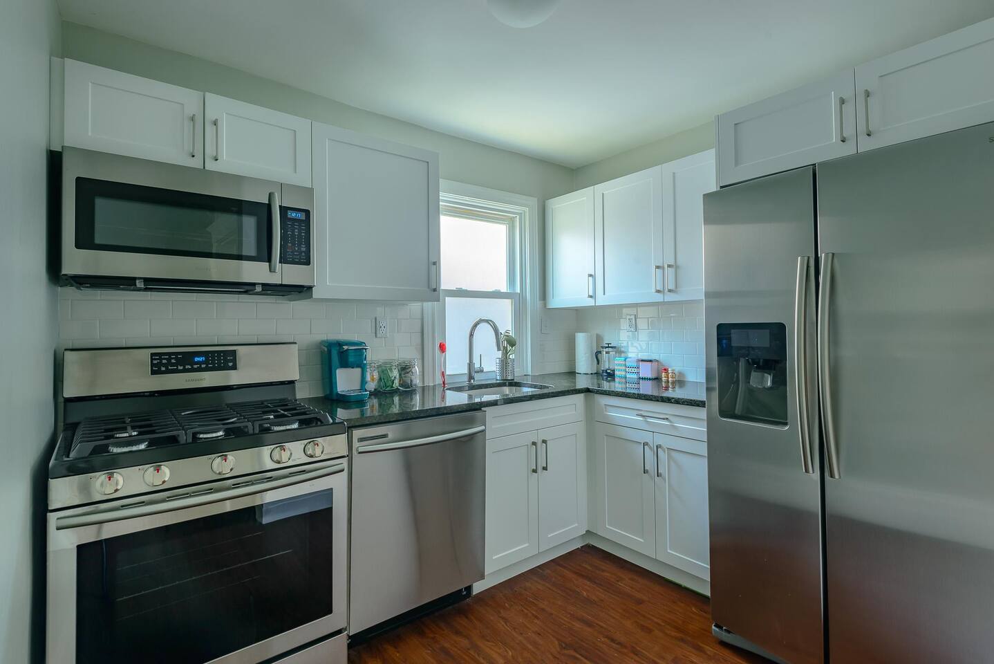 "Definitely a good place. Lots of clean linens, nice kitchen, stylish and fairly close to I-75 and Belle Isle. Definitely worth booking!" - Kevin, 5 Star Review