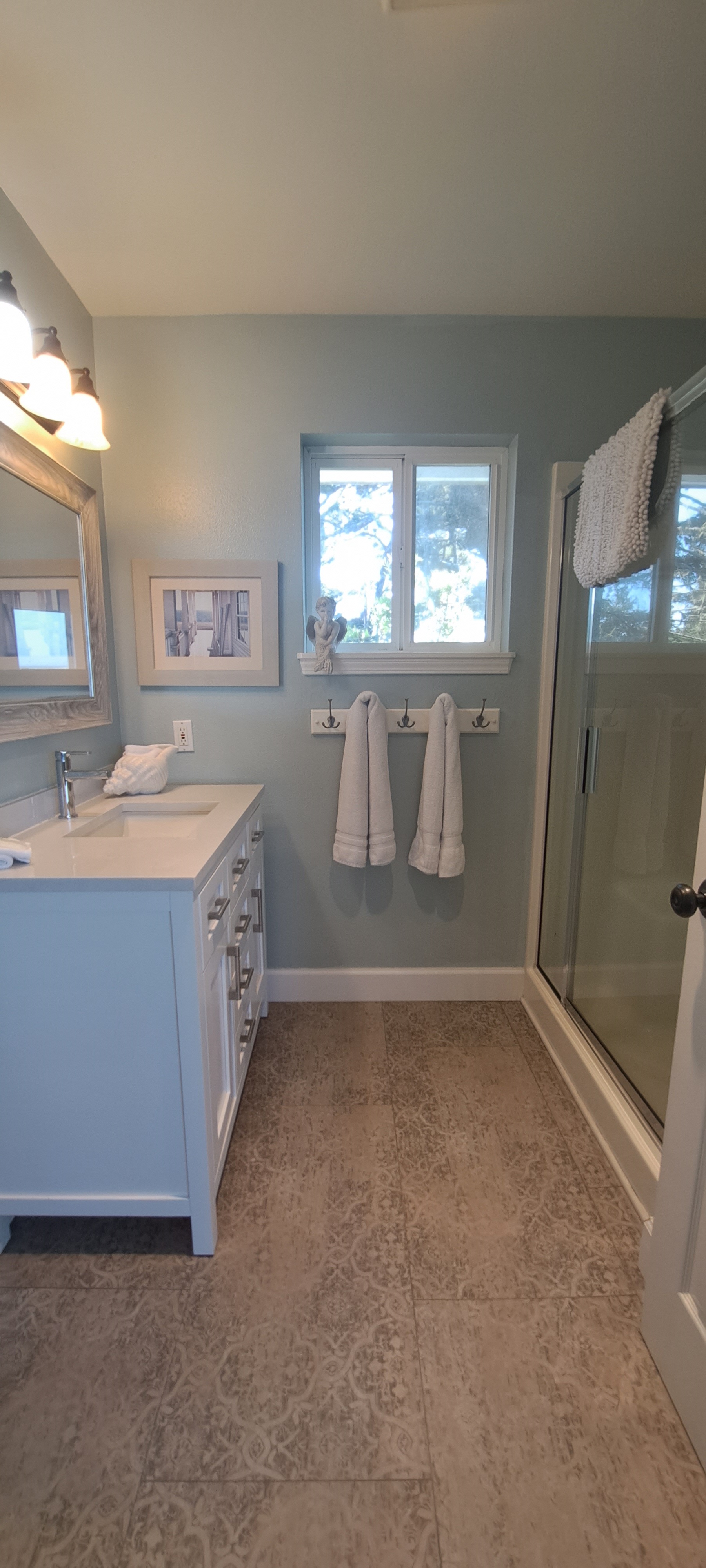 Master bath features fresh white towels and a walk-in closet.