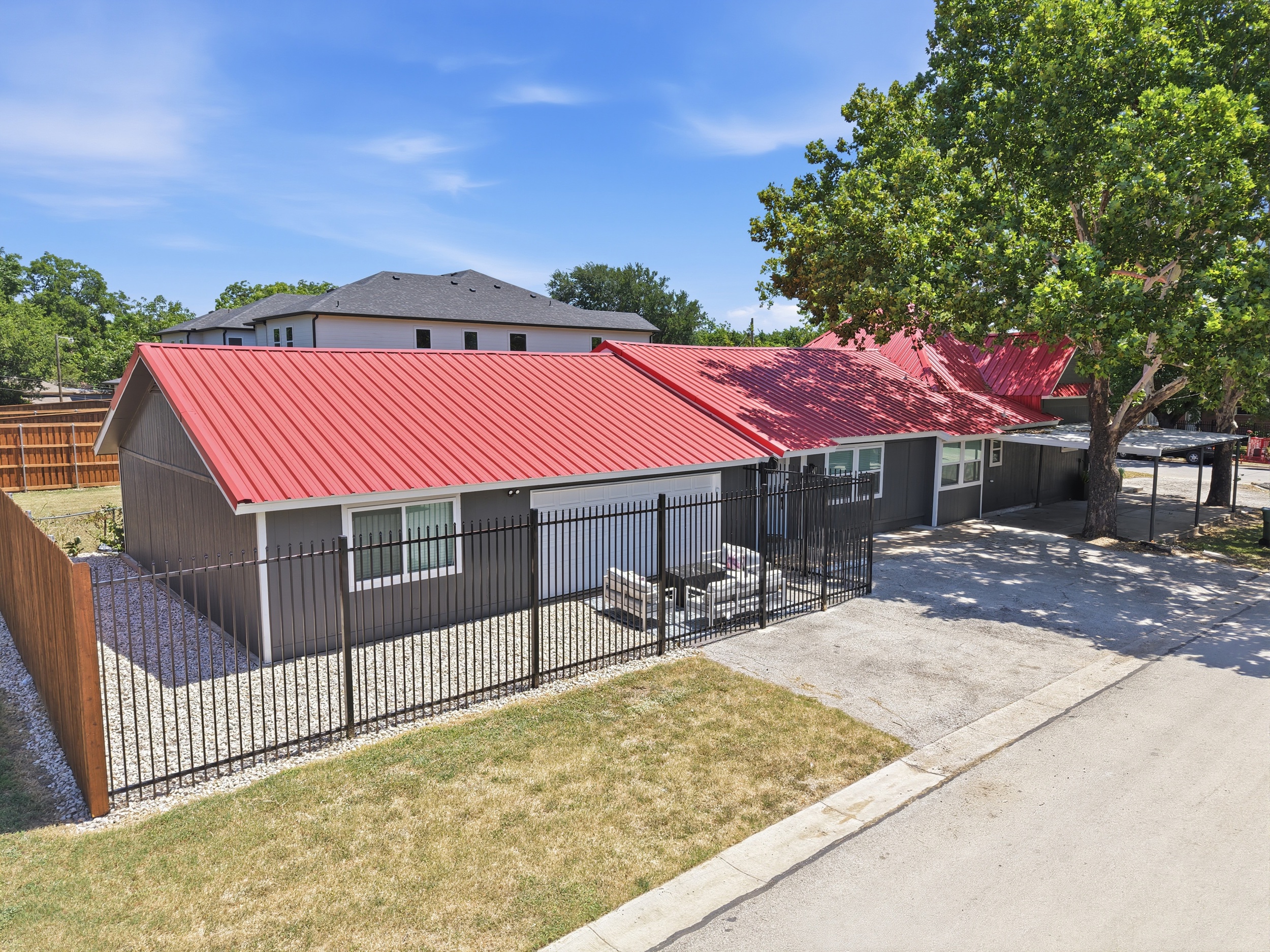 Cheerful red roof and inviting outdoor space await your Texas adventure!