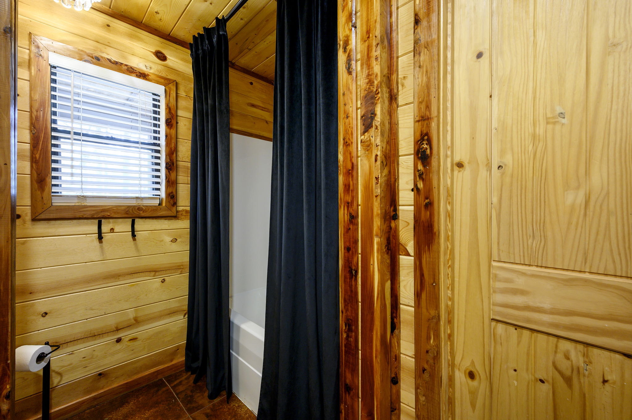 Bathroom Sanctuary:
Elegant touches and warm accents make this more spa-than-sink. Start the day refreshed, end it rejuvenated. 🛁