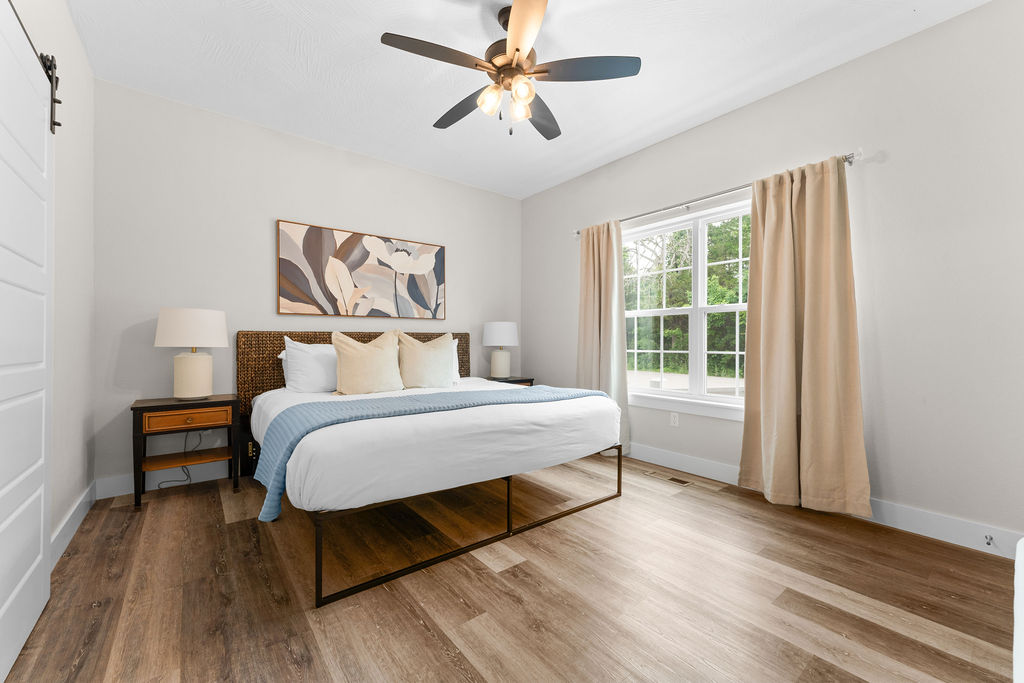 Main level King bedroom w/ ensuite