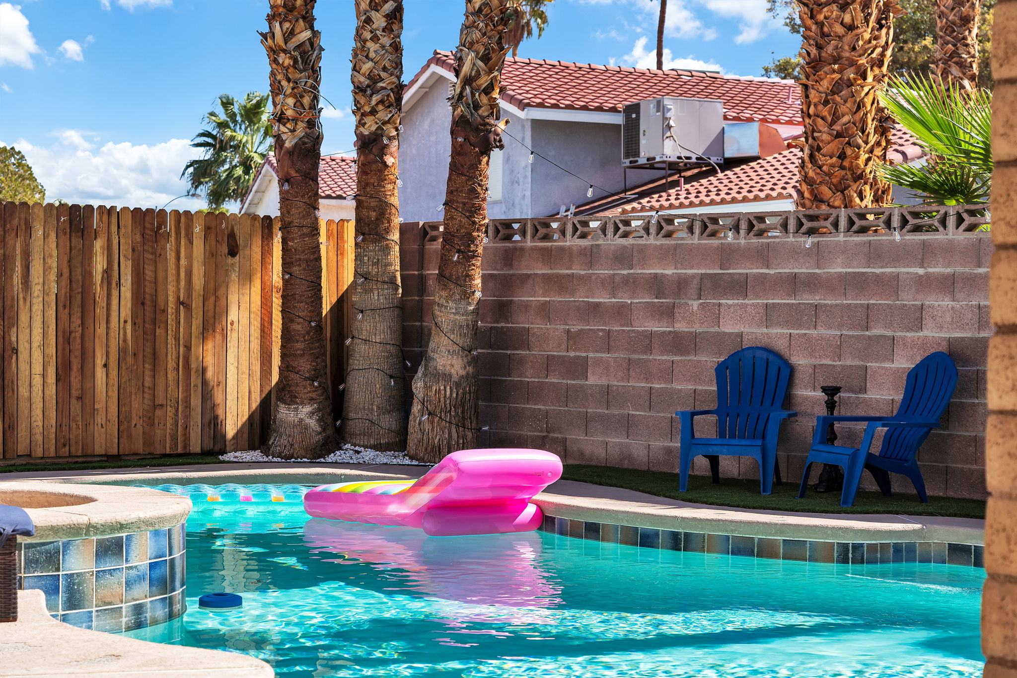 Oasis backyard with pool, mini golf, basketball, bbq, day bed, games!