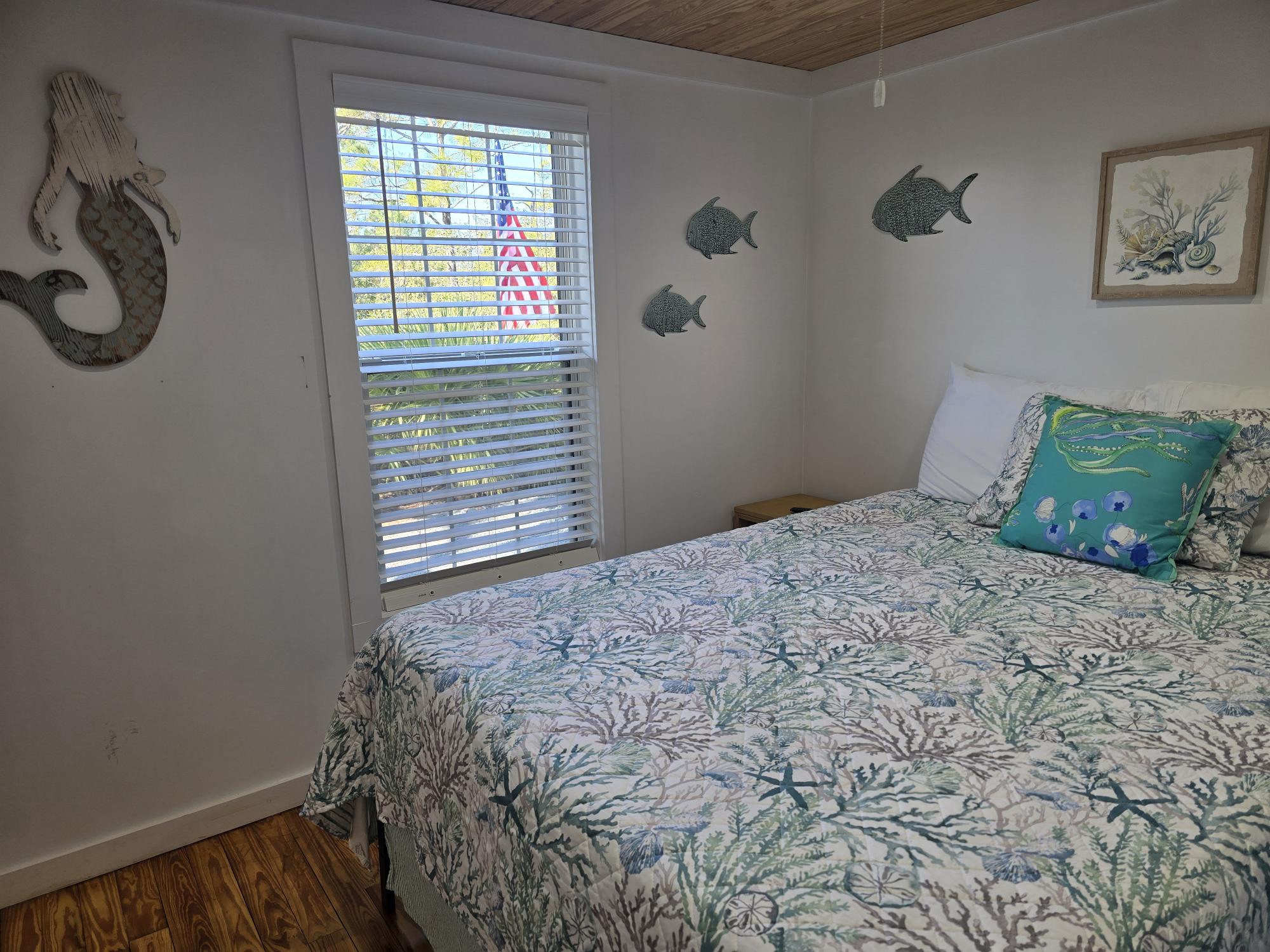 Bedroom 2 - Queen Bed