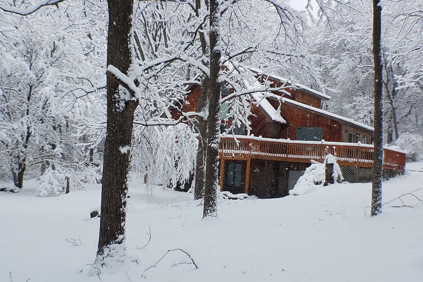 Unlike a lot of the cottages near the lake we are located on a public road that gets plowed by the Town, so you can book year-around.