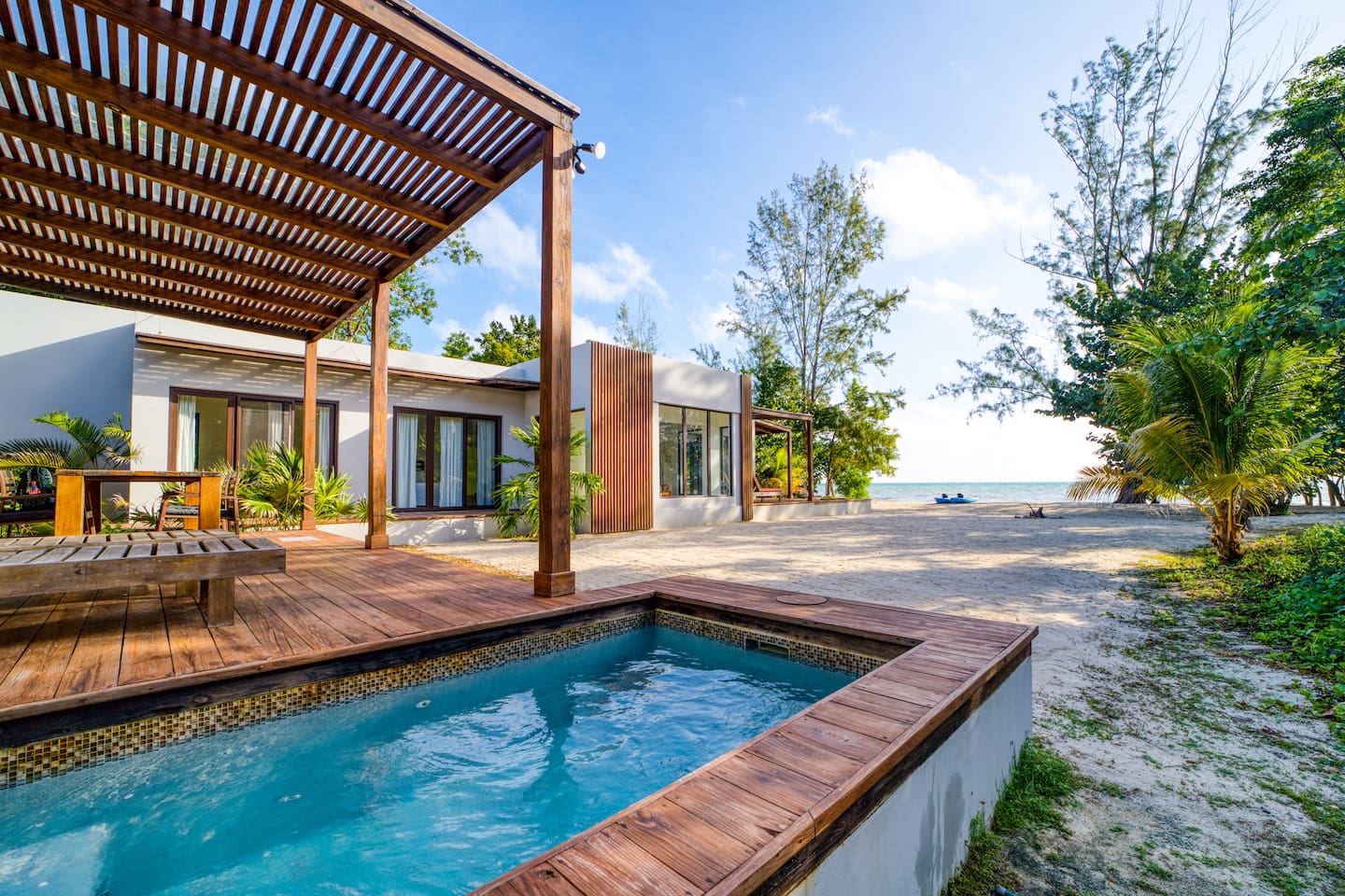 Villa B dipping pool