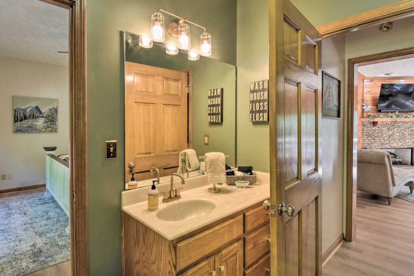 Full Bathroom 2