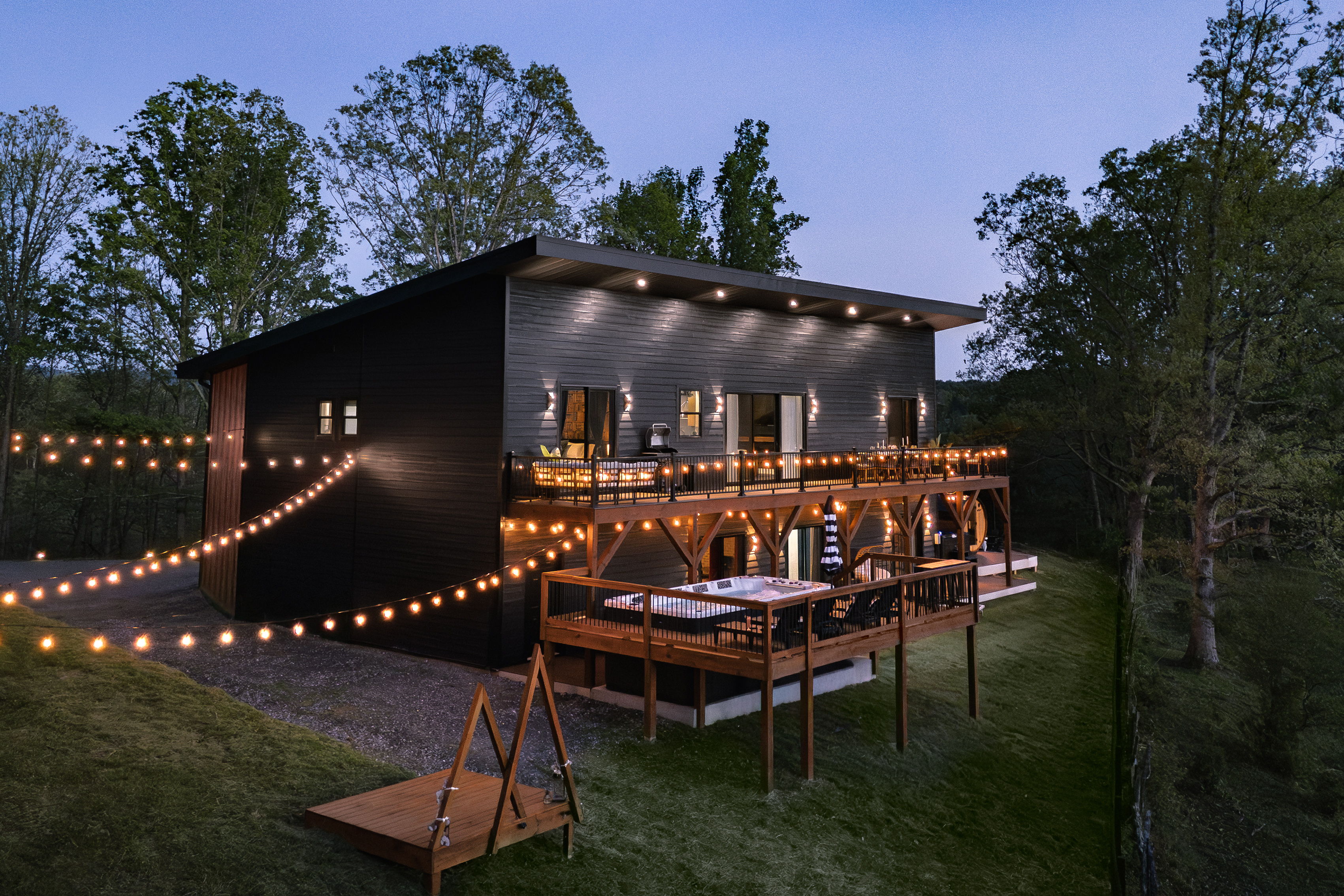 {String Light Evenings} As night falls, Summit House transforms into a glowing private retreat. Picture evenings under string lights, cocktails on the deck, and crisp mountain air all around you.