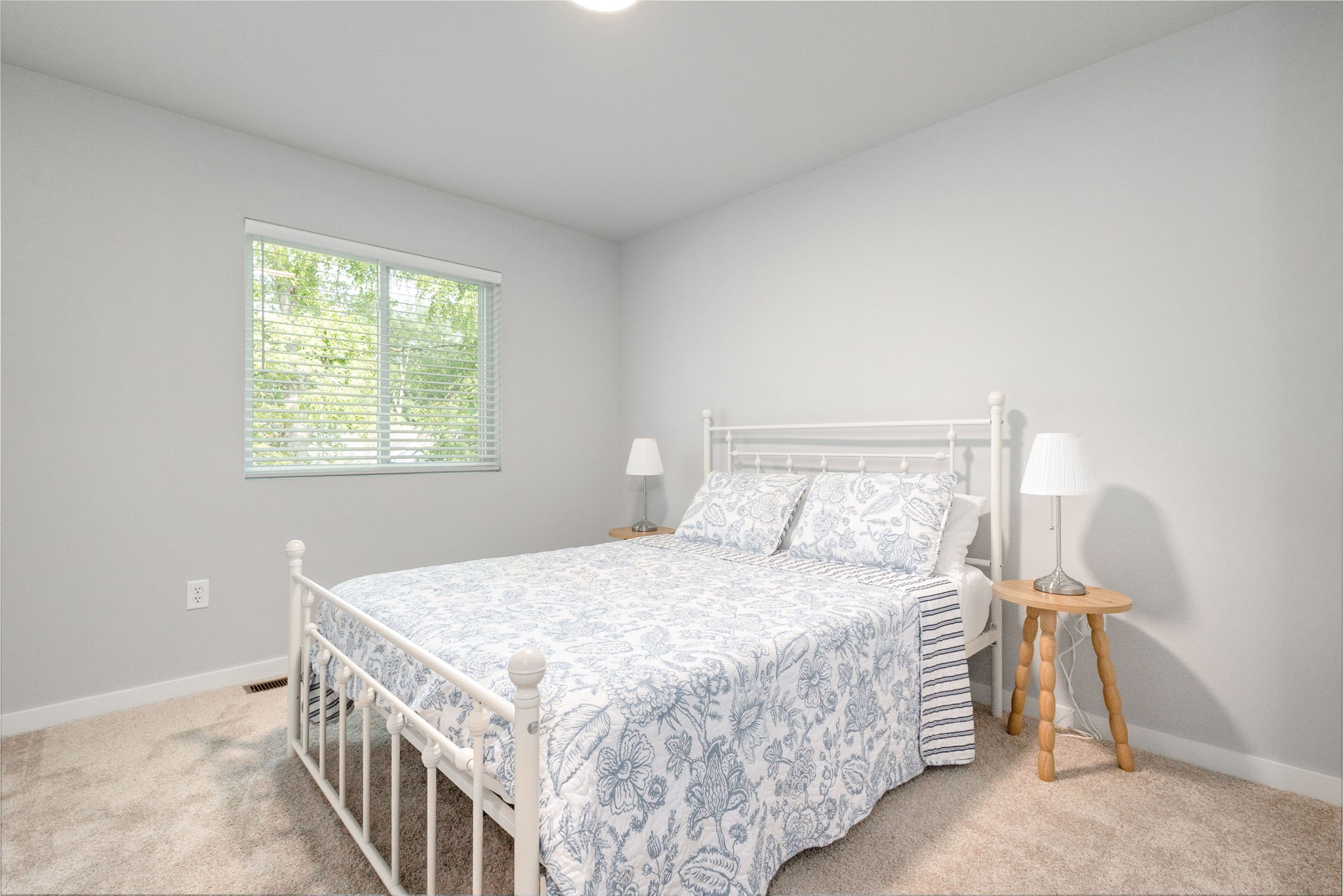 Guest Room 2 - Queen