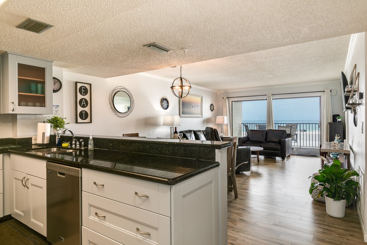 Modern Oceanview Heated pool overlooking Mad Beach 3