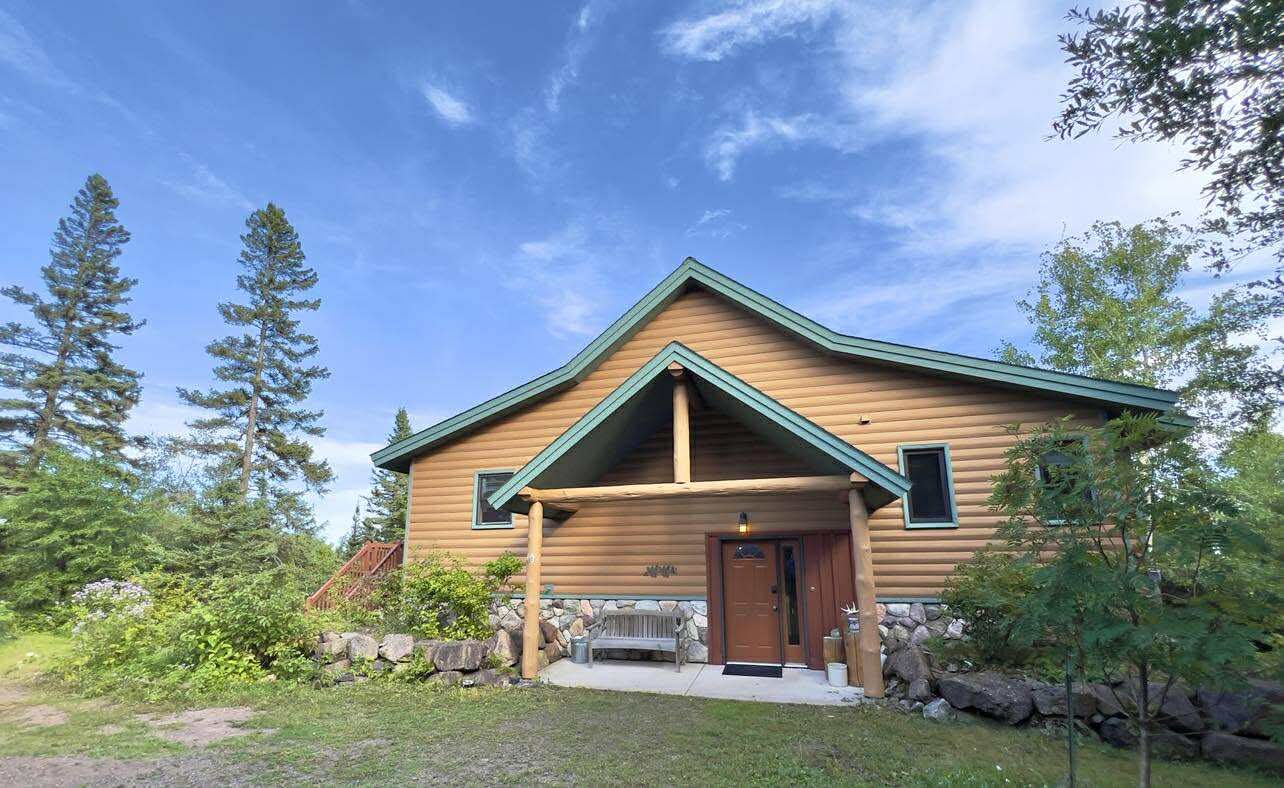 Front of the cabin welcomes you to your vacation. It is the perfect home base within 30 minutes of Grand Marais, Oberg Mt, Cascade State Park, Lutsen Mt and so much more!