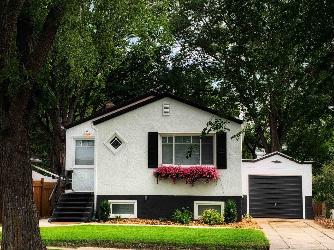 Single Tandem Driveway with Parking for 1 Vehicle
